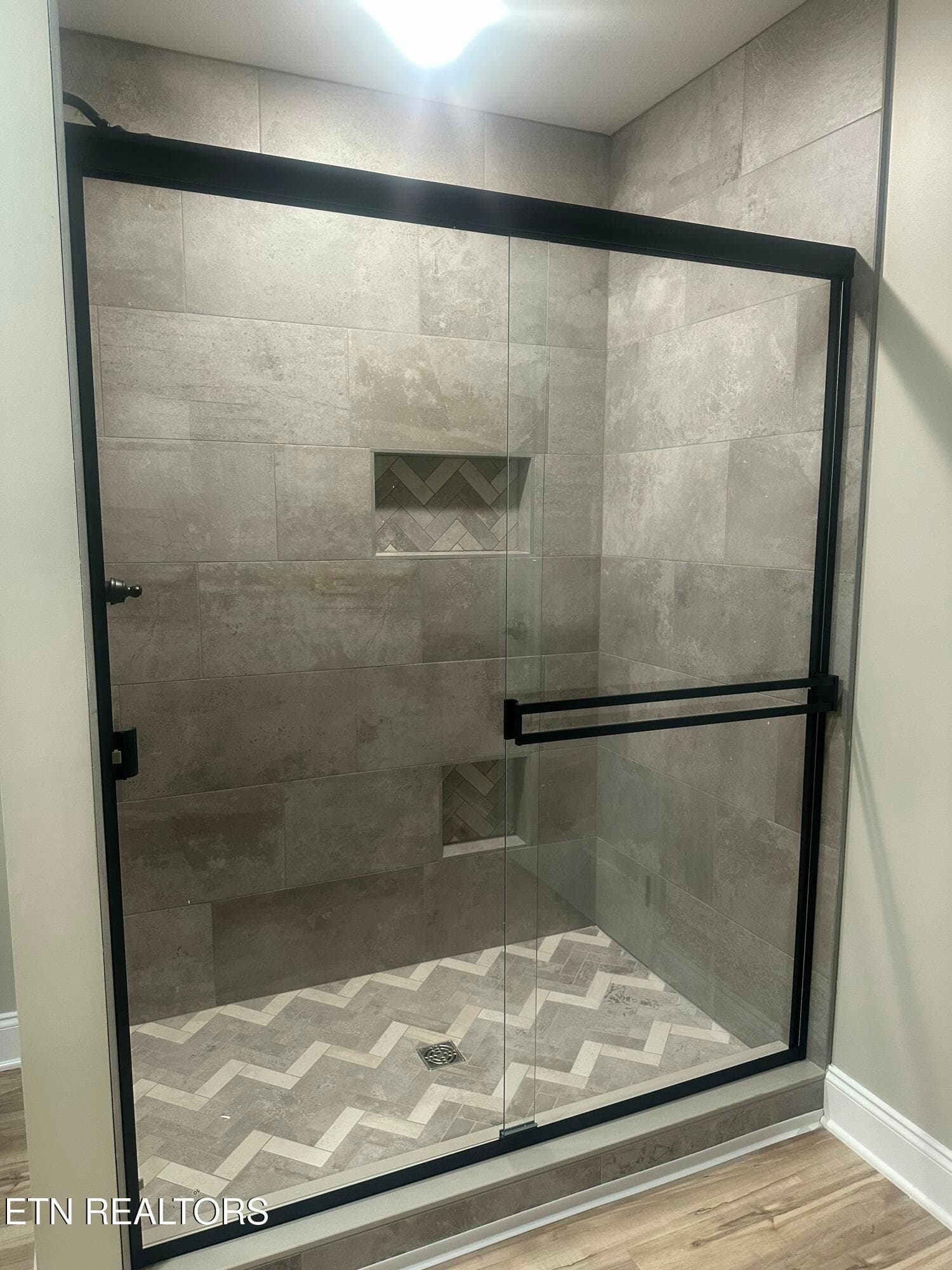 optional tile shower - 643 Snowflower Circle 139, Pigeon Forge, TN 37863, Pigeon Forge