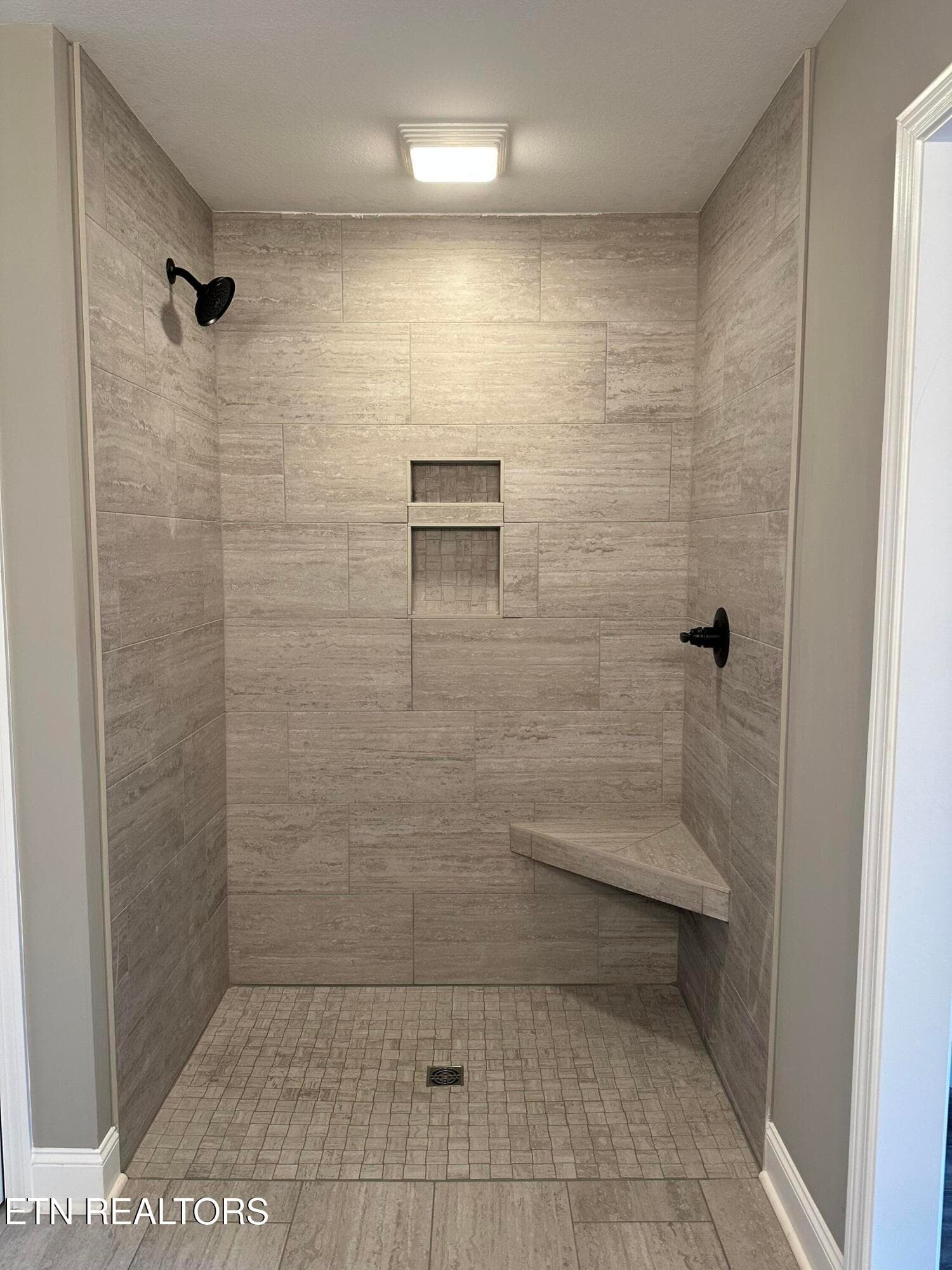 Optional tile shower - 643 Snowflower Circle 139, Pigeon Forge, TN 37863, Pigeon Forge