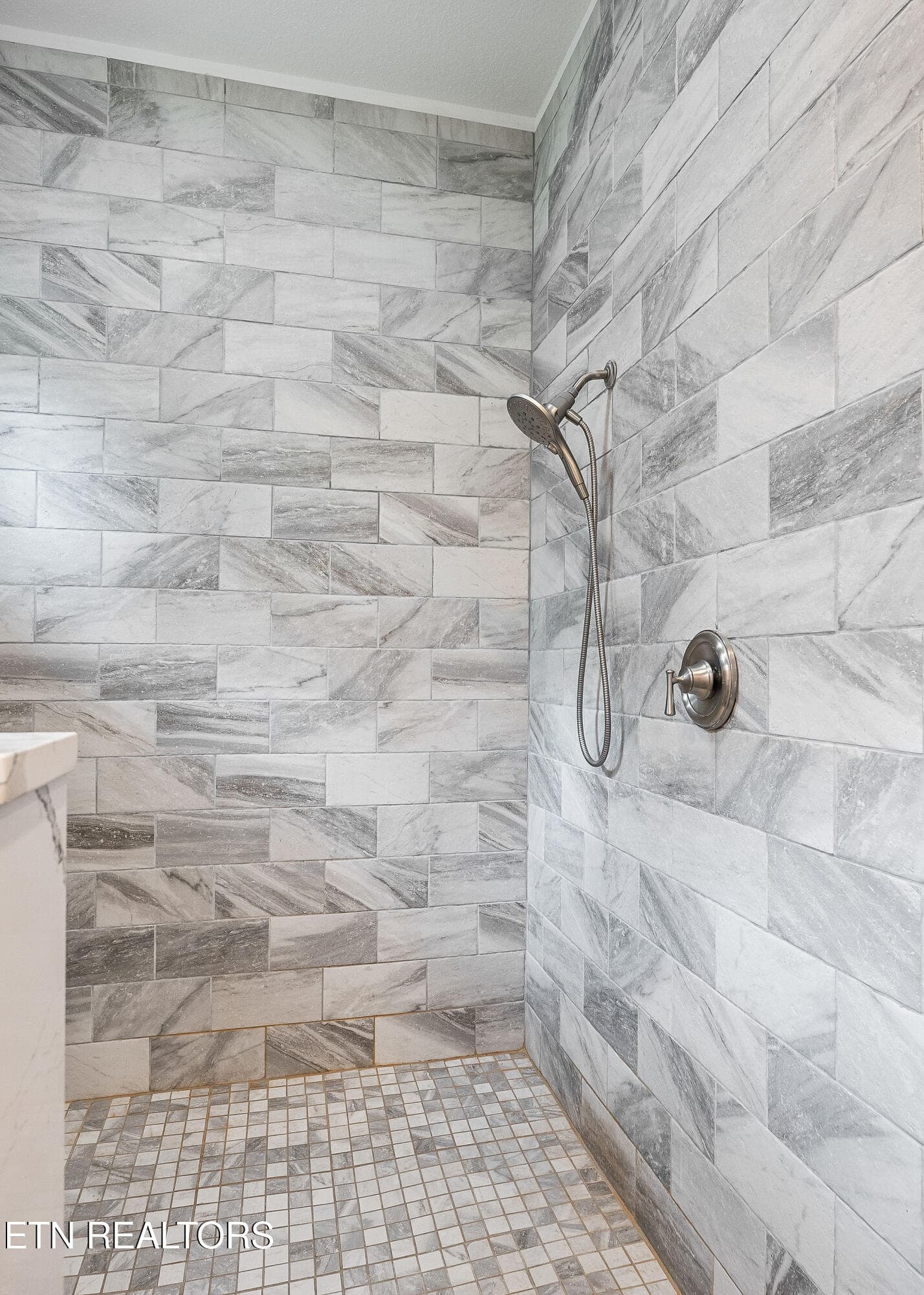 MB TILE SHOWER - 113 Allens Way, Crossville, TN 38572, Crossville
