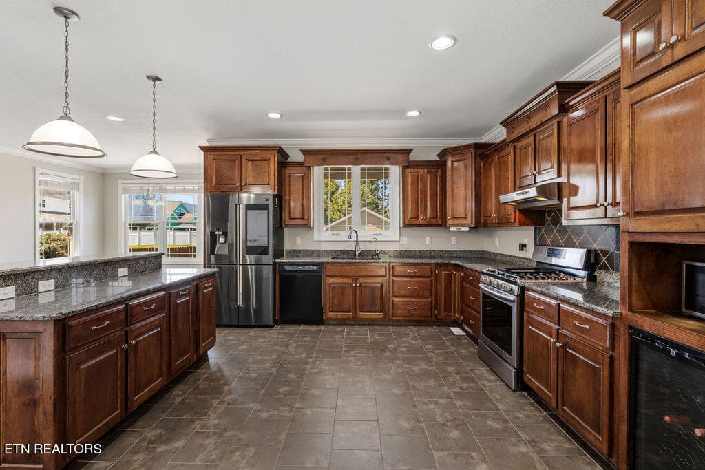 Kitchen 1 - 409 Bluff Trace, Jacksboro, TN 37757
