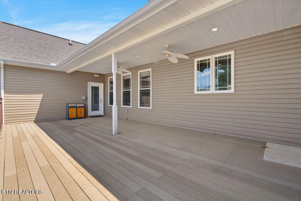Large Deck - 409 Bluff Trace, Jacksboro, TN 37757