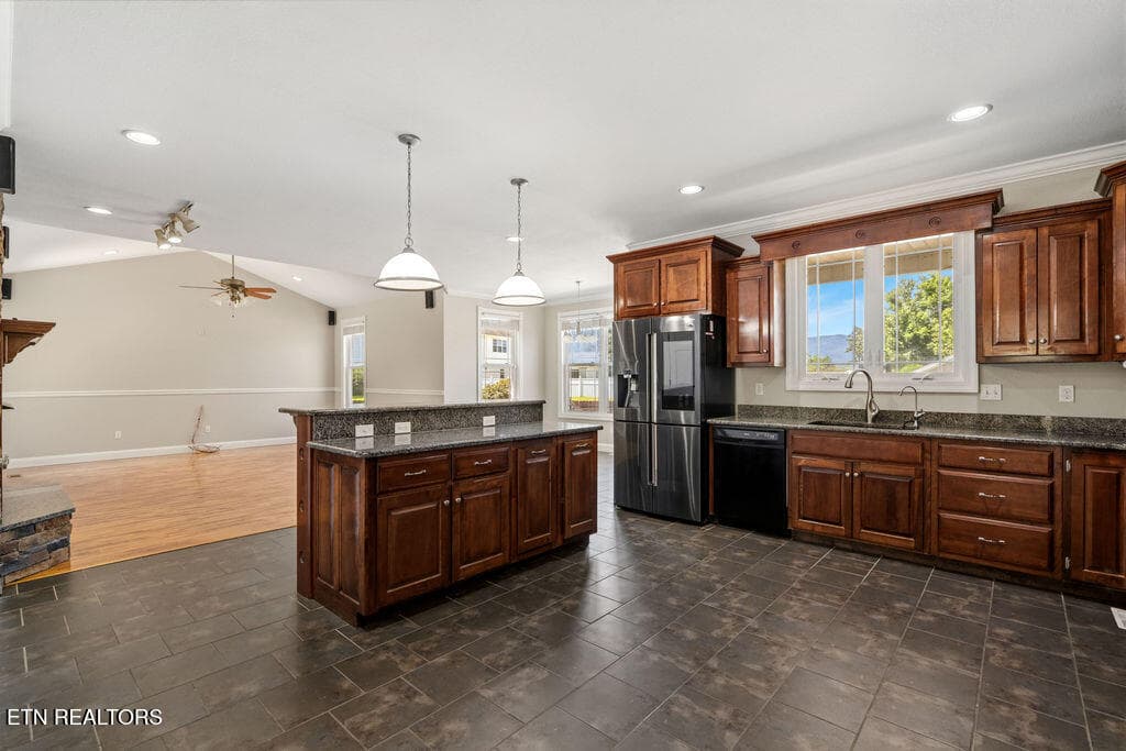 Kitchen 3 - 409 Bluff Trace, Jacksboro, TN 37757