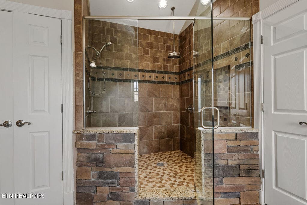 Primary Bathroom 3 - 409 Bluff Trace, Jacksboro, TN 37757