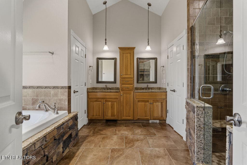 Primary Bathroom 1 - 409 Bluff Trace, Jacksboro, TN 37757
