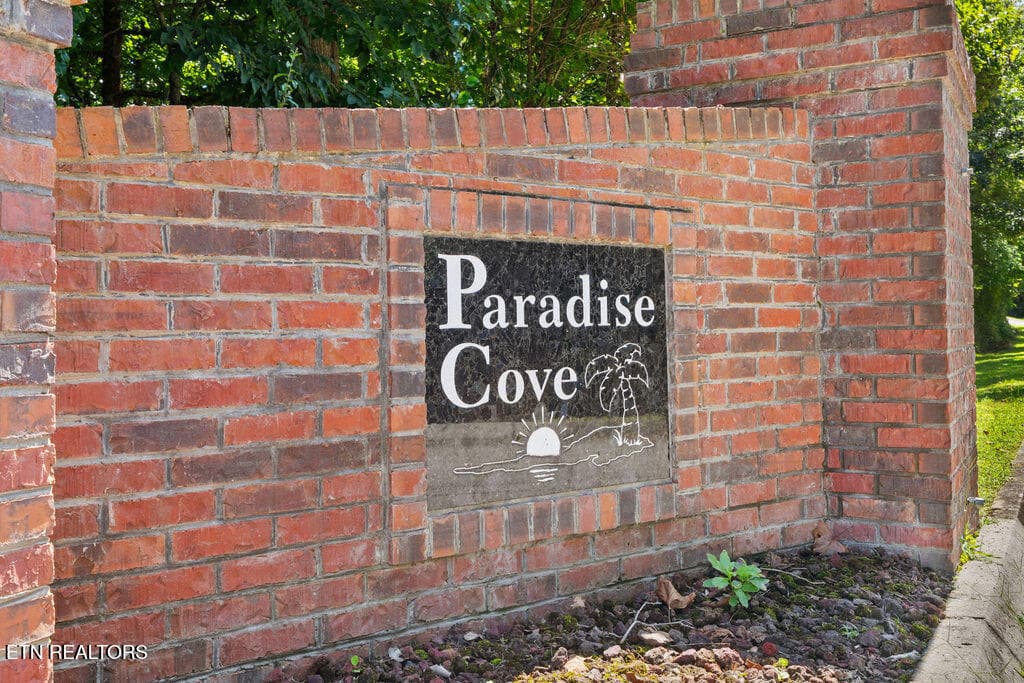 Subdivision Entrance Sign - 409 Bluff Trace, Jacksboro, TN 37757