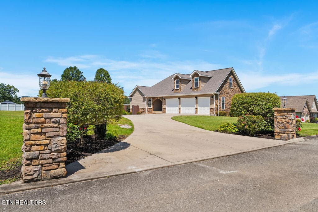 Driveway Entrance - 409 Bluff Trace, Jacksboro, TN 37757