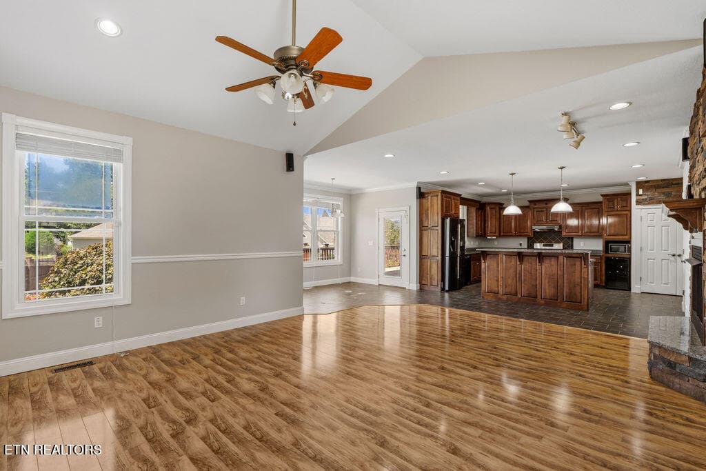 Living Room - 409 Bluff Trace, Jacksboro, TN 37757