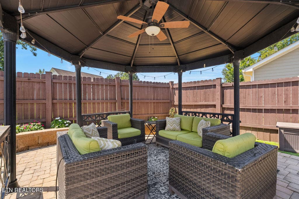 Gazebo - 409 Bluff Trace, Jacksboro, TN 37757