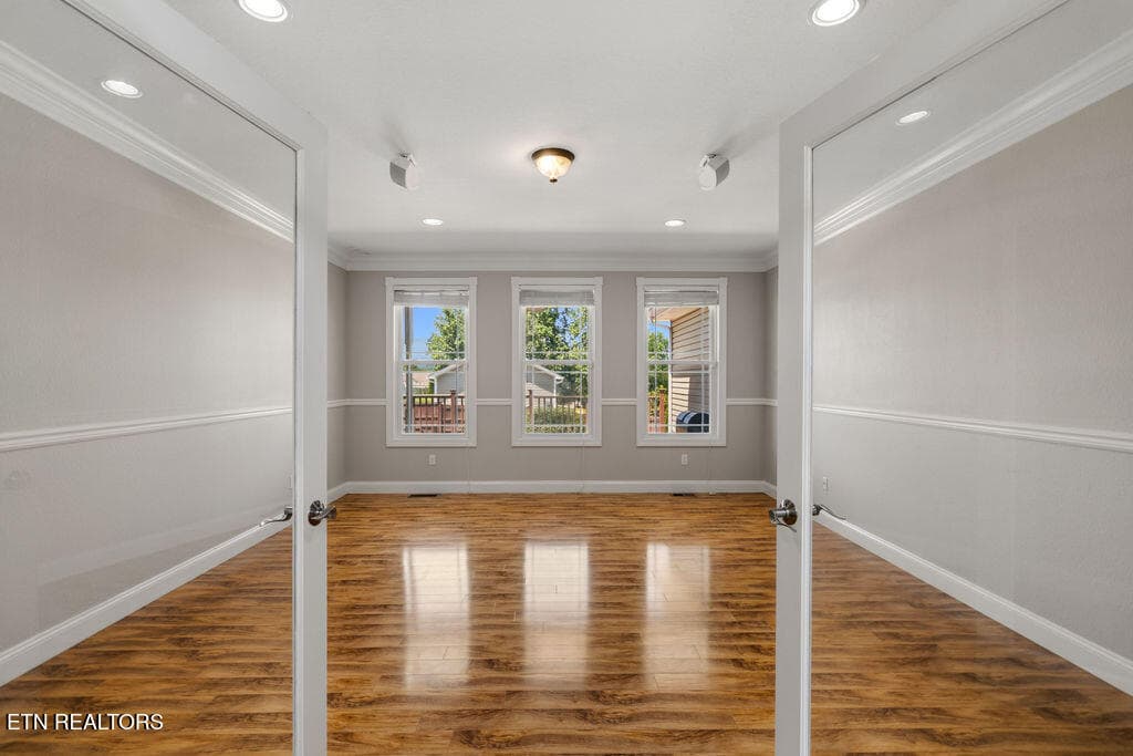 Office/Theatre Room Main Floor - 409 Bluff Trace, Jacksboro, TN 37757