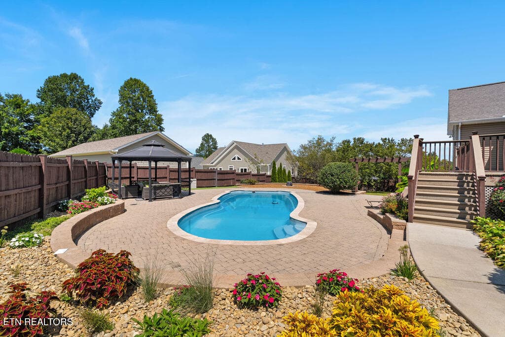 Pool - 409 Bluff Trace, Jacksboro, TN 37757