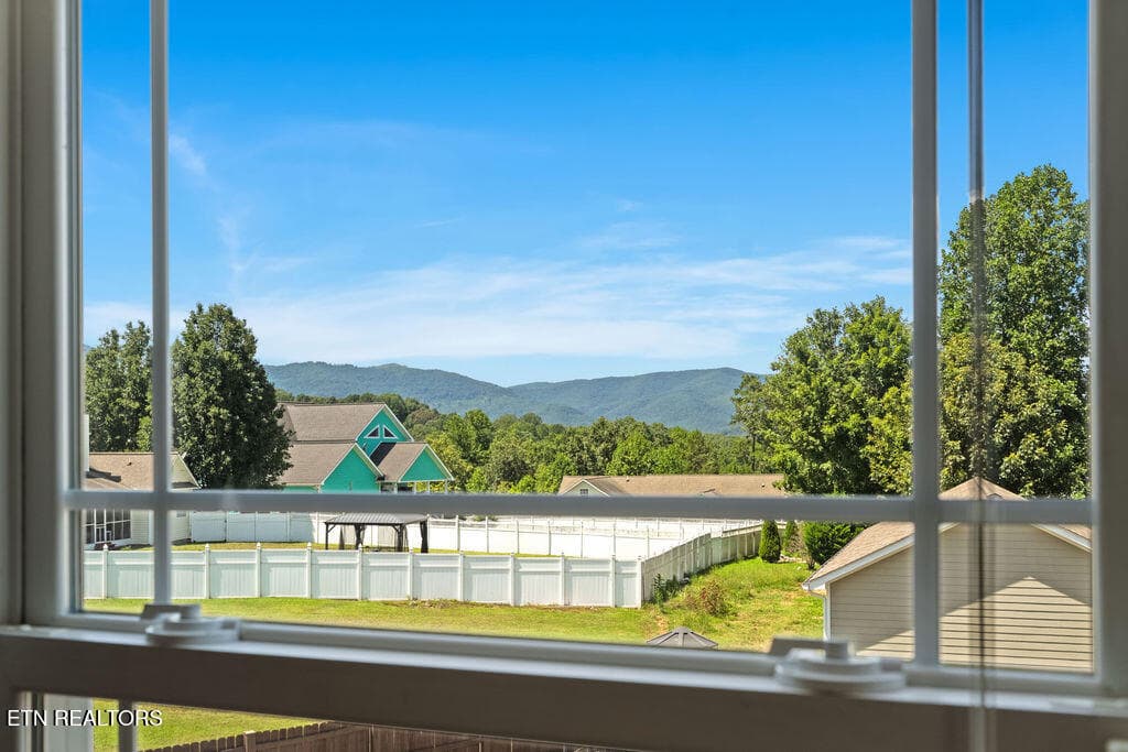 Mountain Views - 409 Bluff Trace, Jacksboro, TN 37757