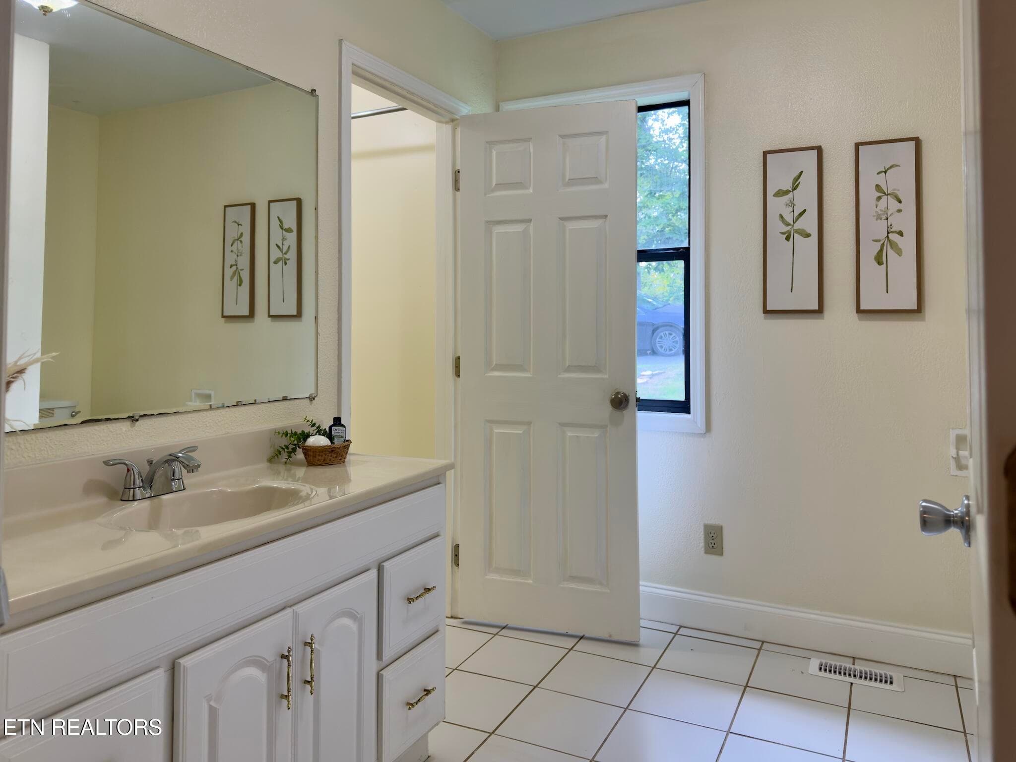 18_MasterBath - 1516 Smallman Rd, Knoxville, TN 37920, Knoxville