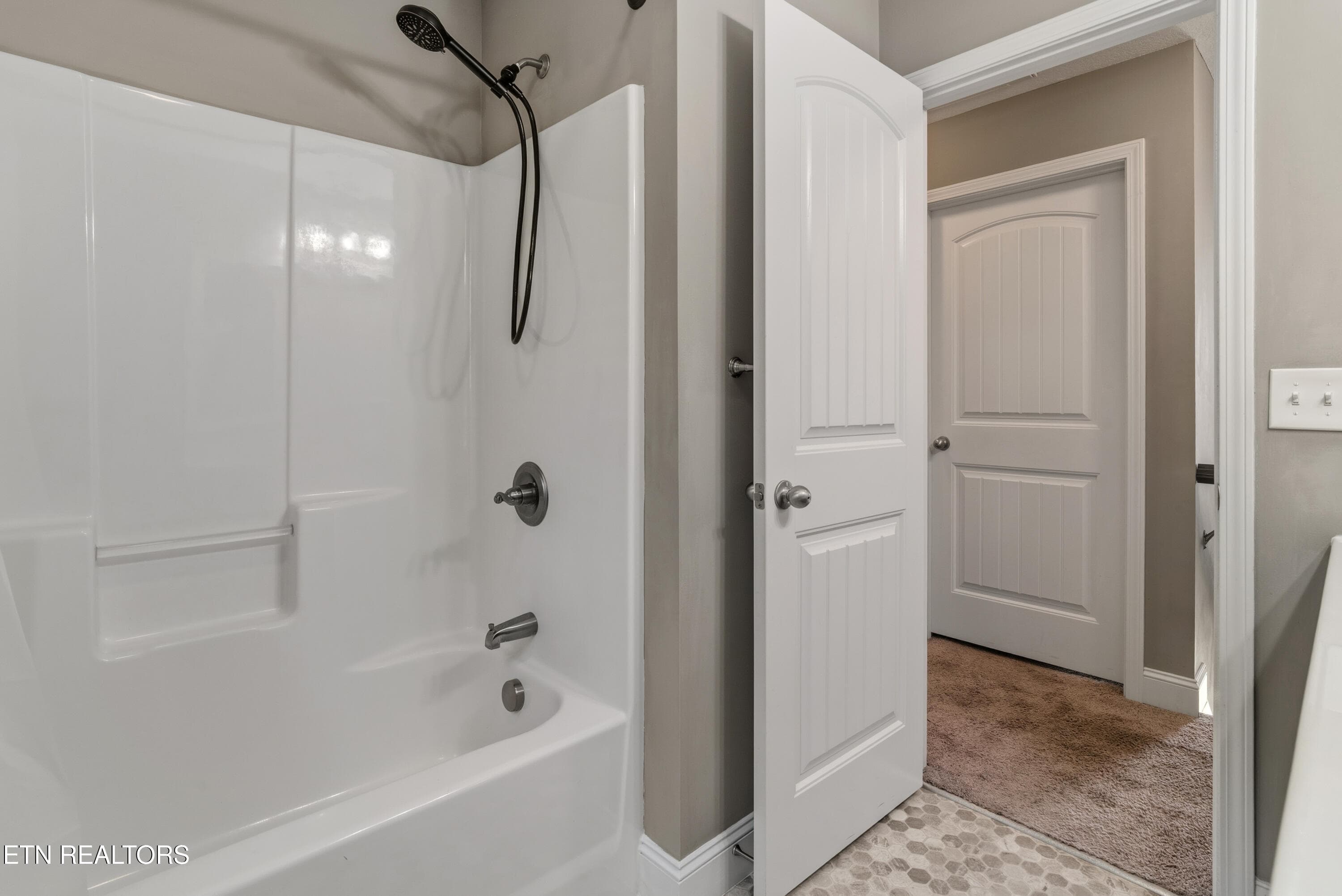 Hall Bath - 2614 Sweeping Rain Lane, Knoxville, TN 37931