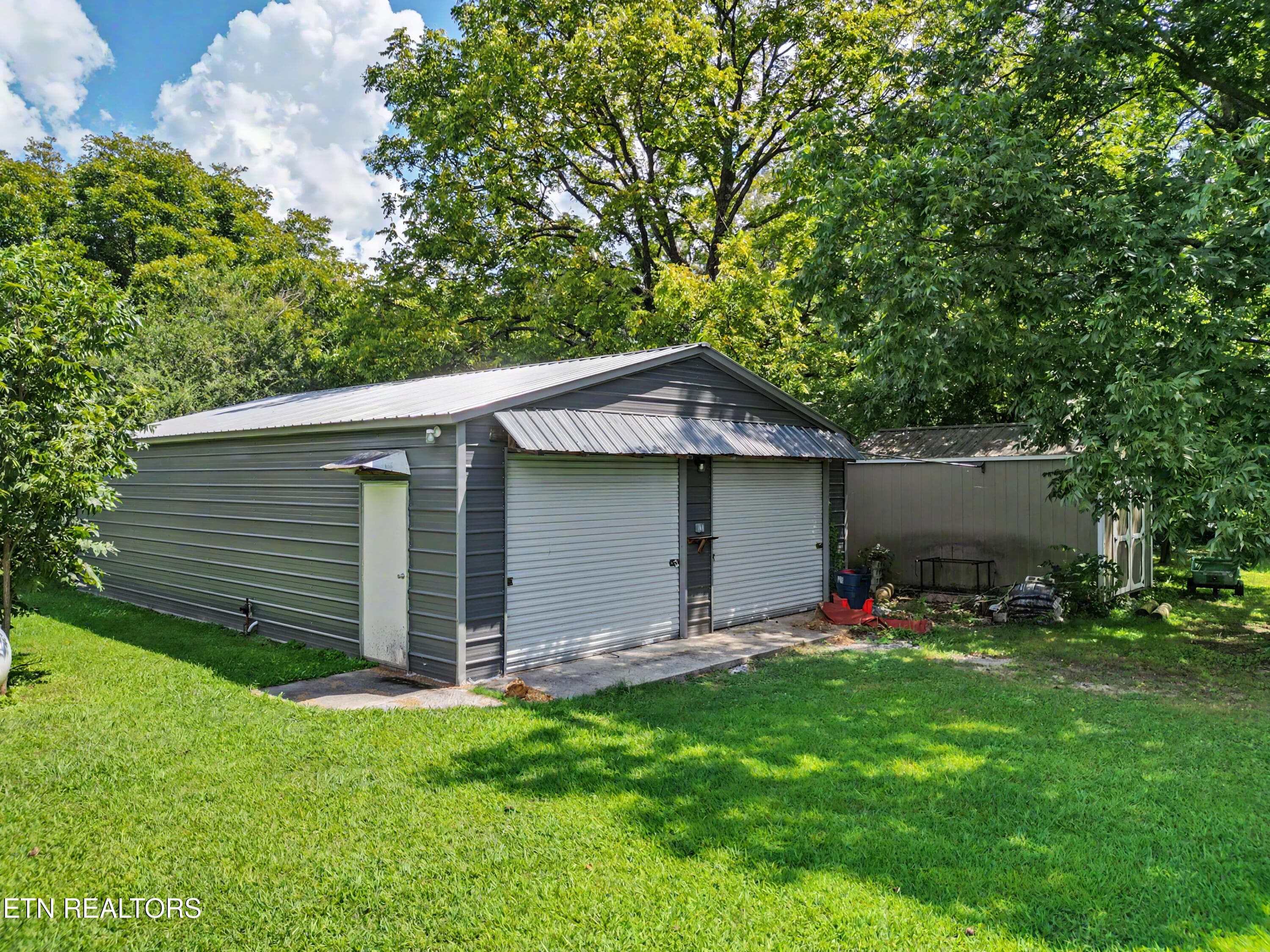 2 car garage/workshop - 134 Hodges Lane, Maryville, TN 37804