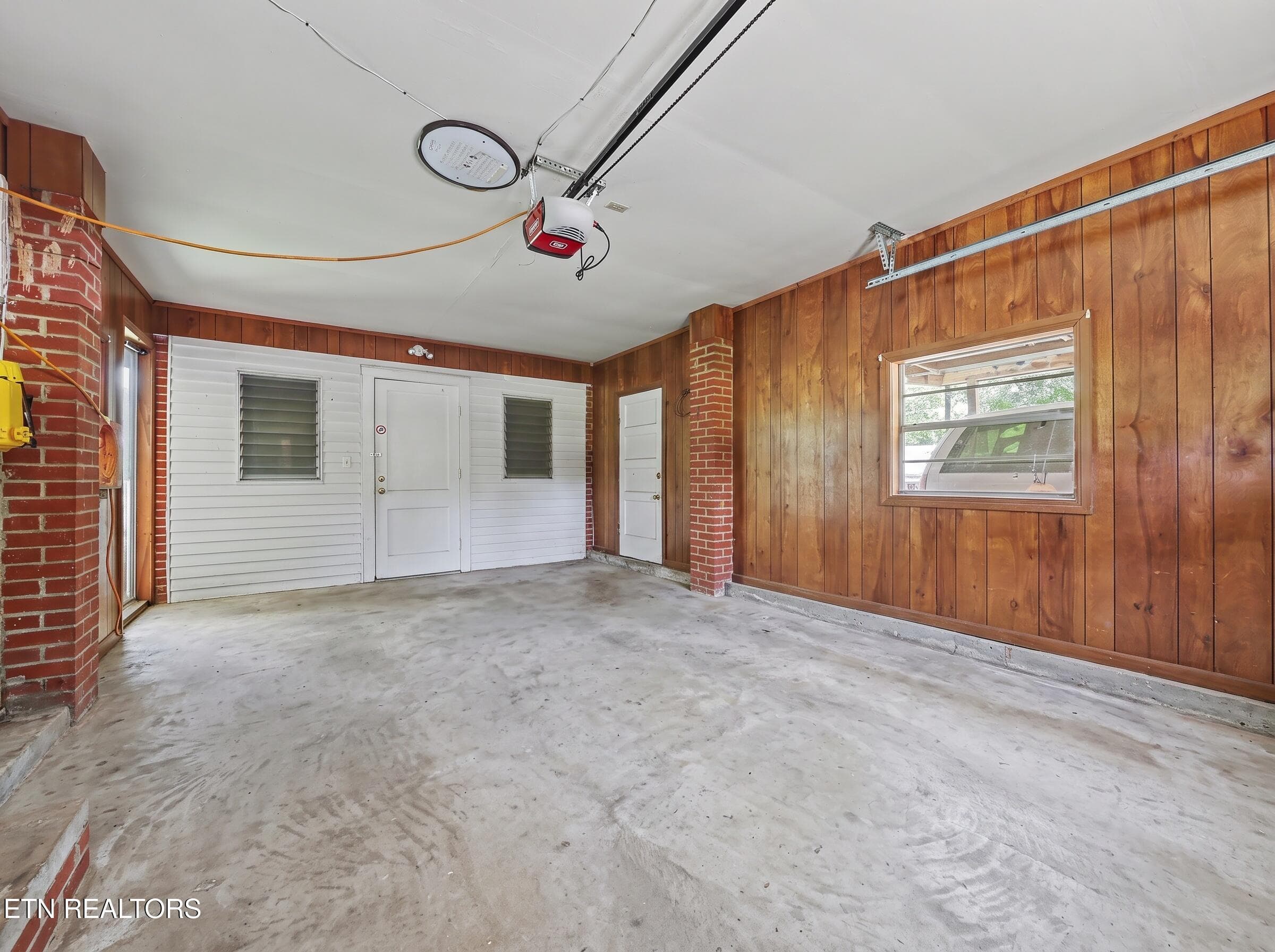 1 car garage - 134 Hodges Lane, Maryville, TN 37804