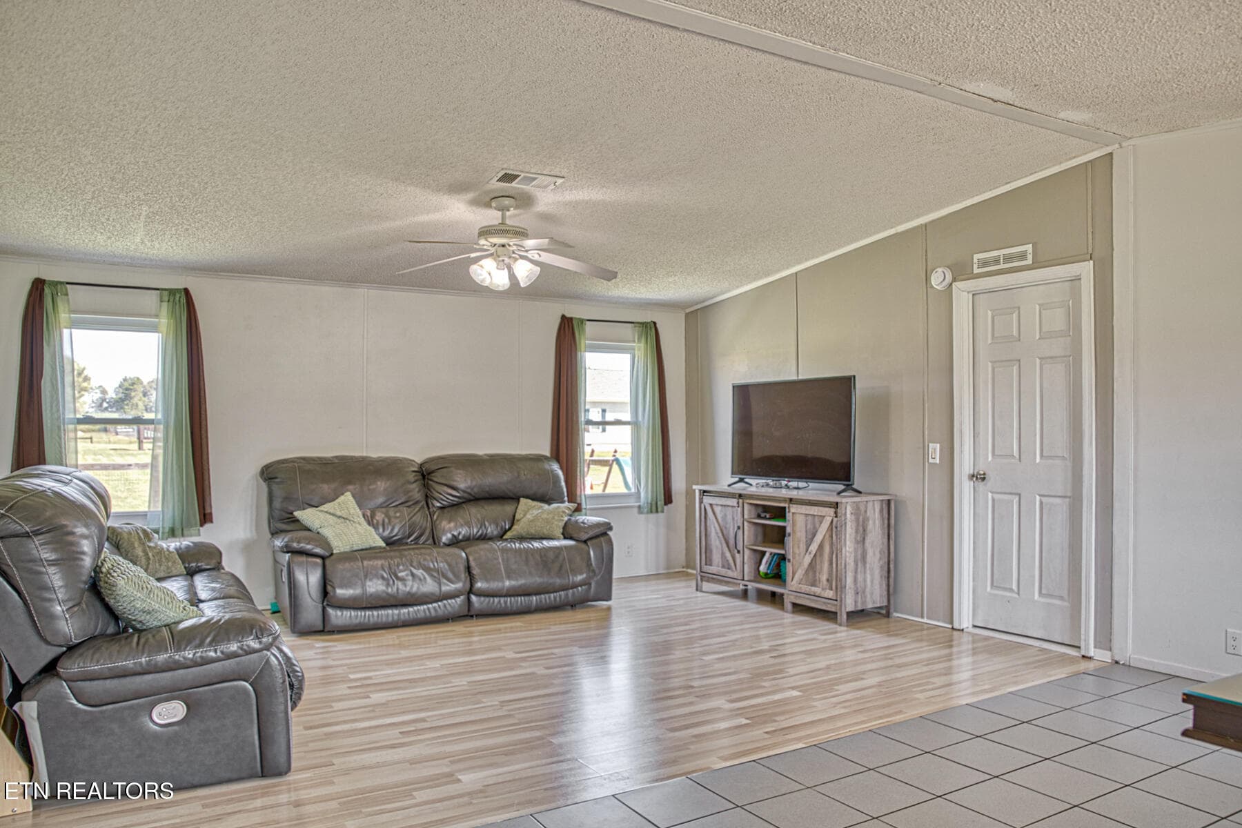 SPACIOUS LIVING ROOM - 856 Corinth Rd, Sparta, TN 38583, Sparta