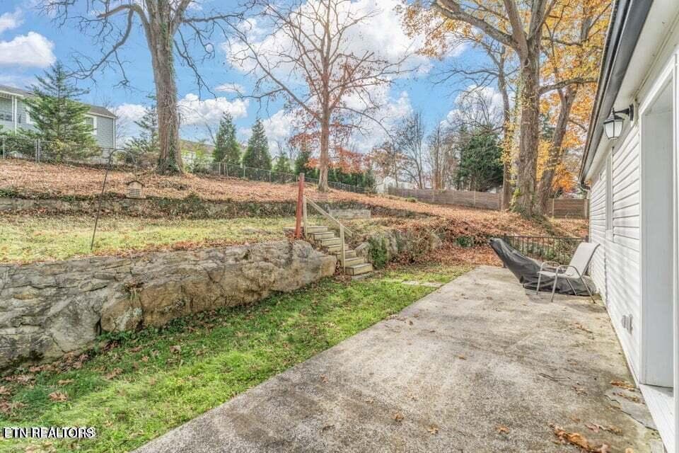 Back Patio - 314 W Young High Pike, Knoxville, TN 37920