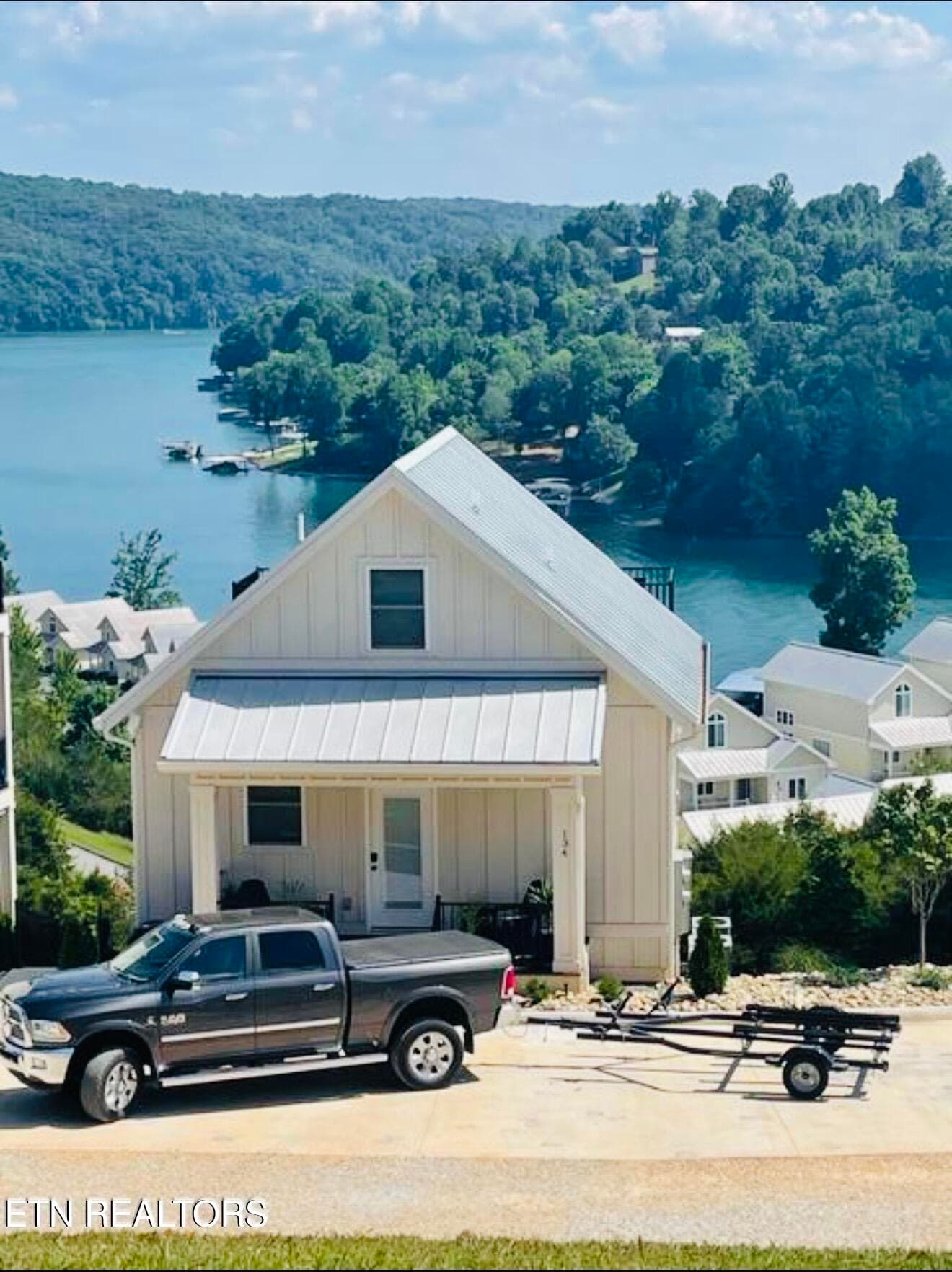 134 E Harbor View Lane B, LaFollette, TN 37766