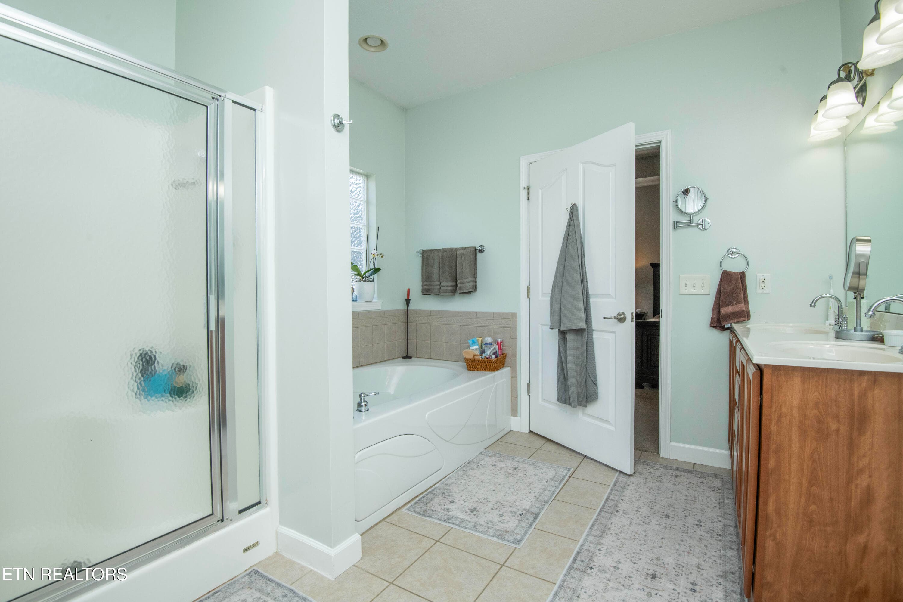master bath - 125 McNeilly Circle, Maryville, TN 37803, Maryville
