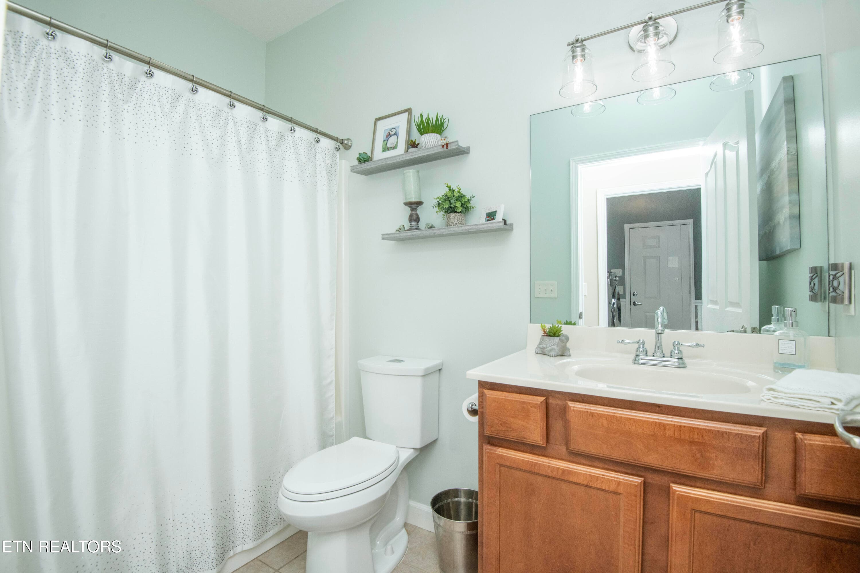 second bath - 125 McNeilly Circle, Maryville, TN 37803, Maryville