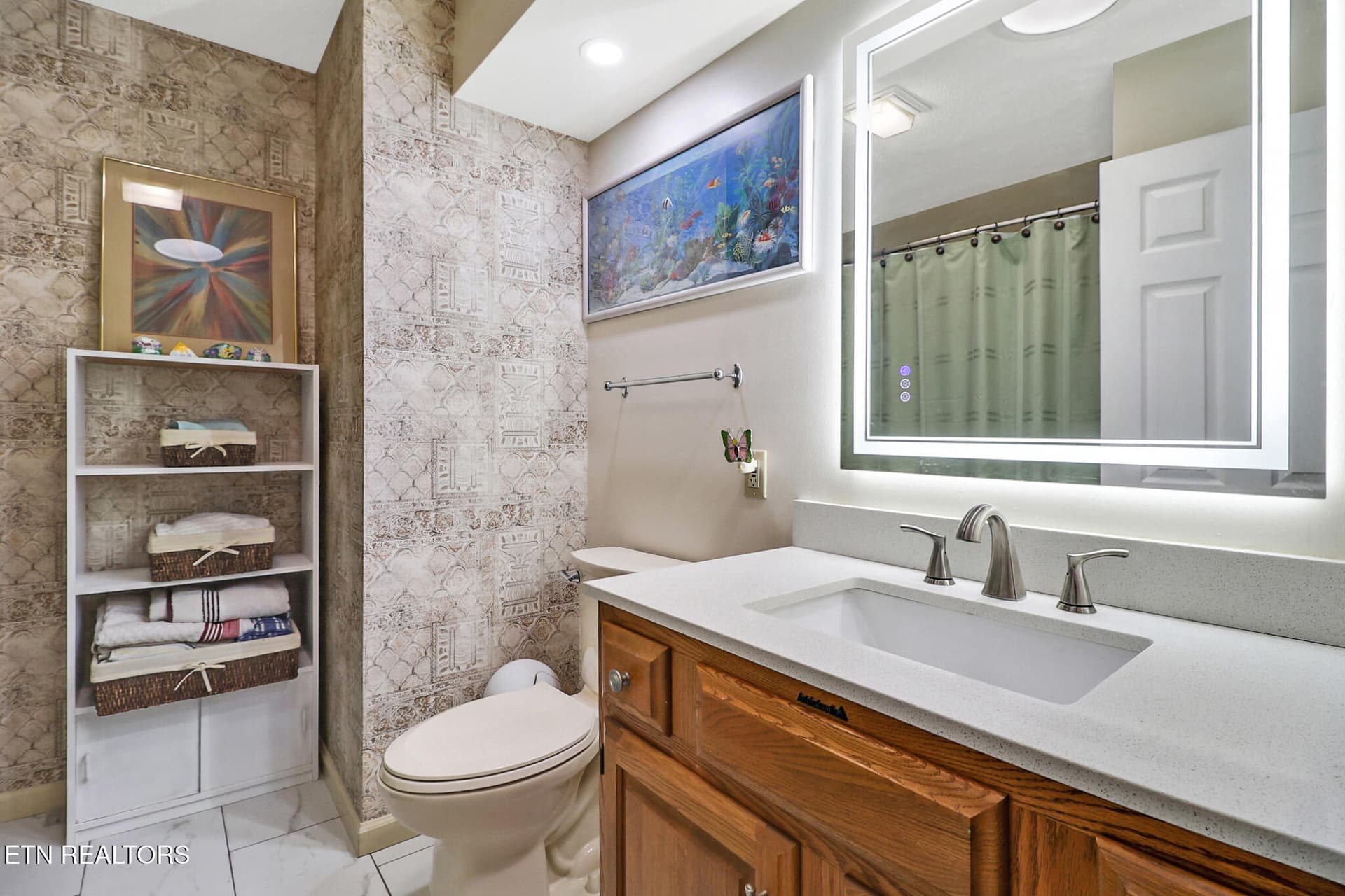 Guest bath - 163 & 159 Lakeside Drive, Crossville, TN 38558