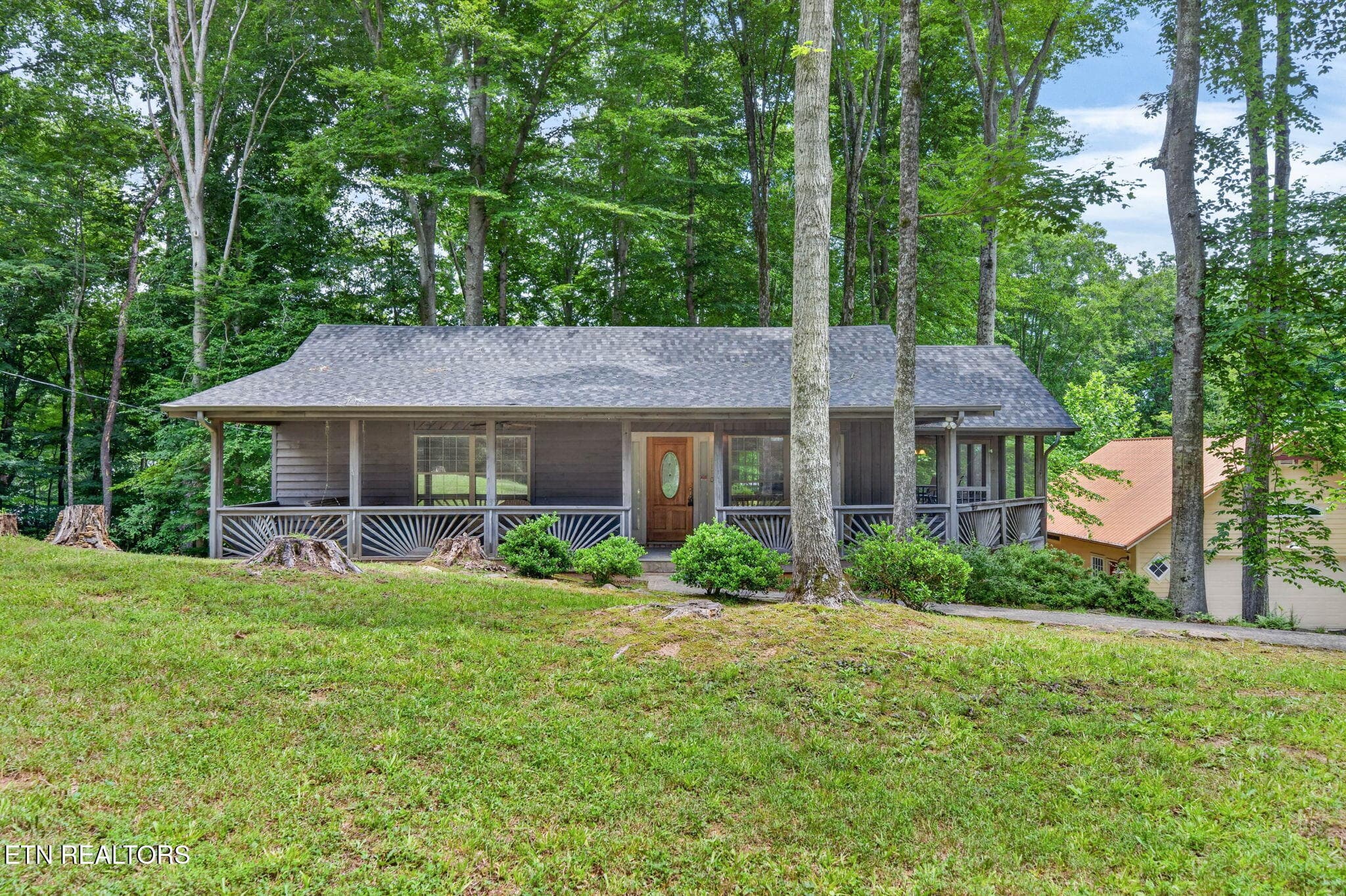 1110 Cherokee Rd, Byrdstown, TN 38549