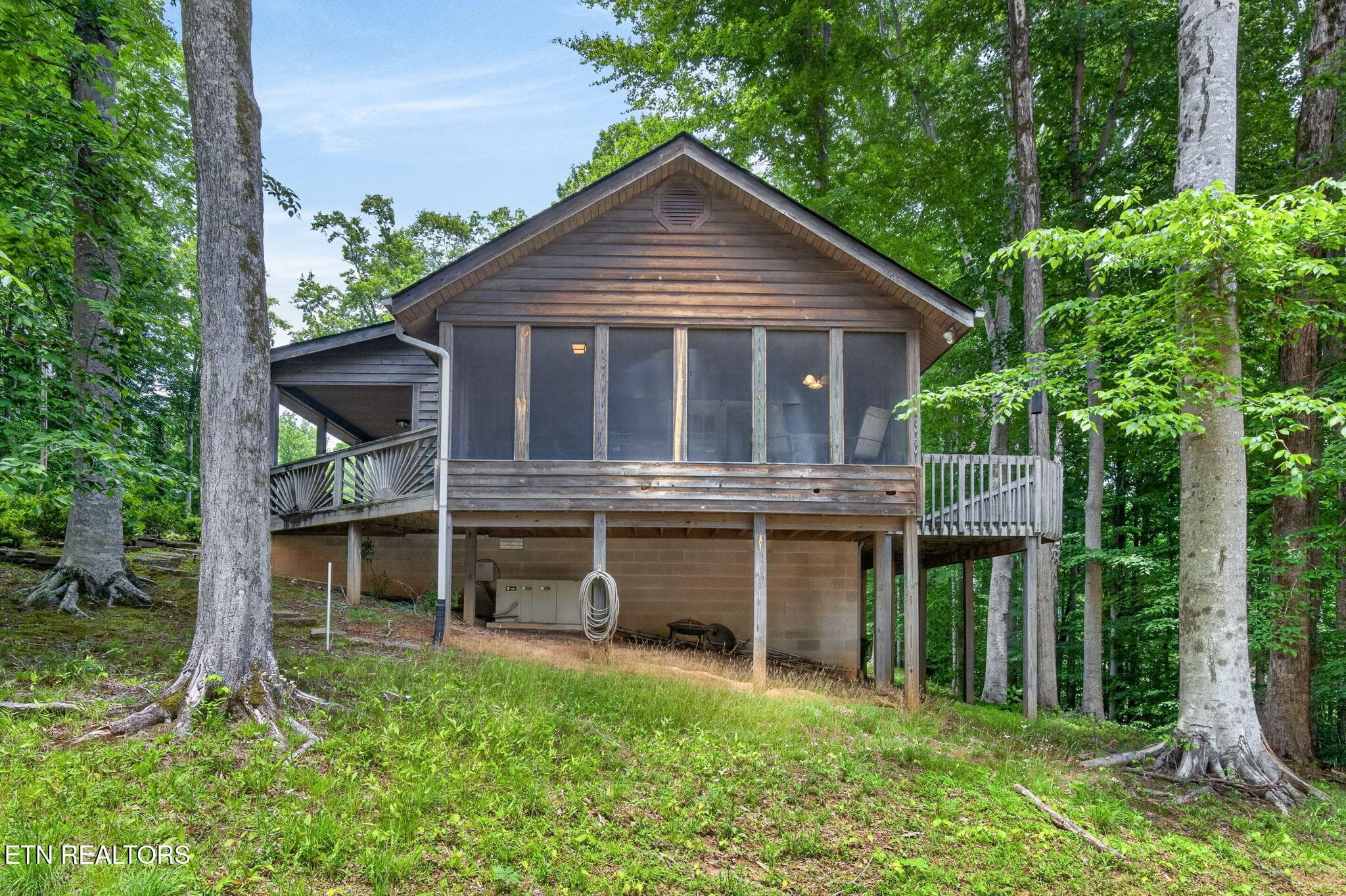 5-web-or-mls-1110 Cherokee Rd_022_TNPC - 1110 Cherokee Rd, Byrdstown, TN 38549