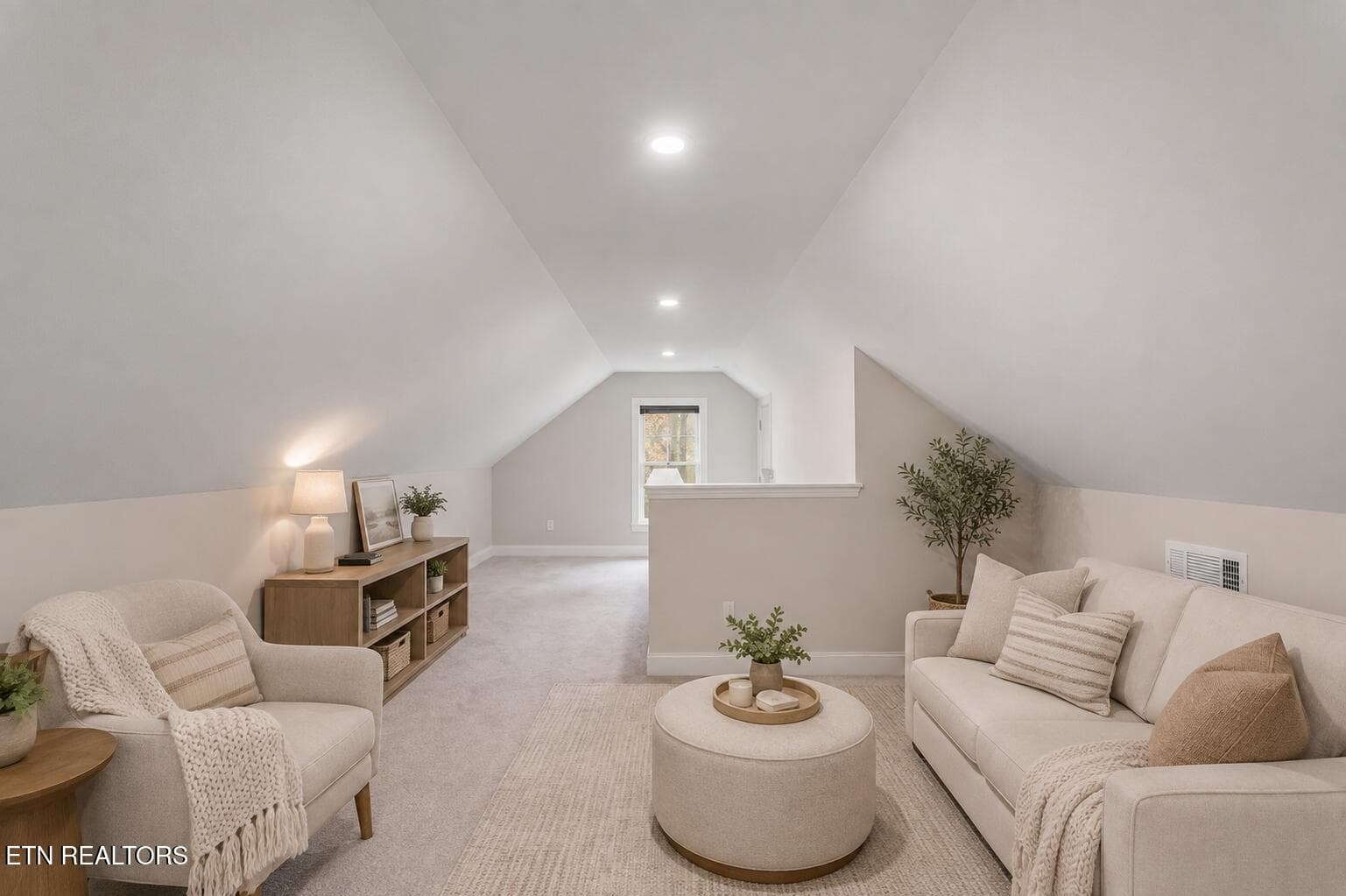 Loft/Bonus Space - 314 W Young High Pike, Knoxville, TN 37920