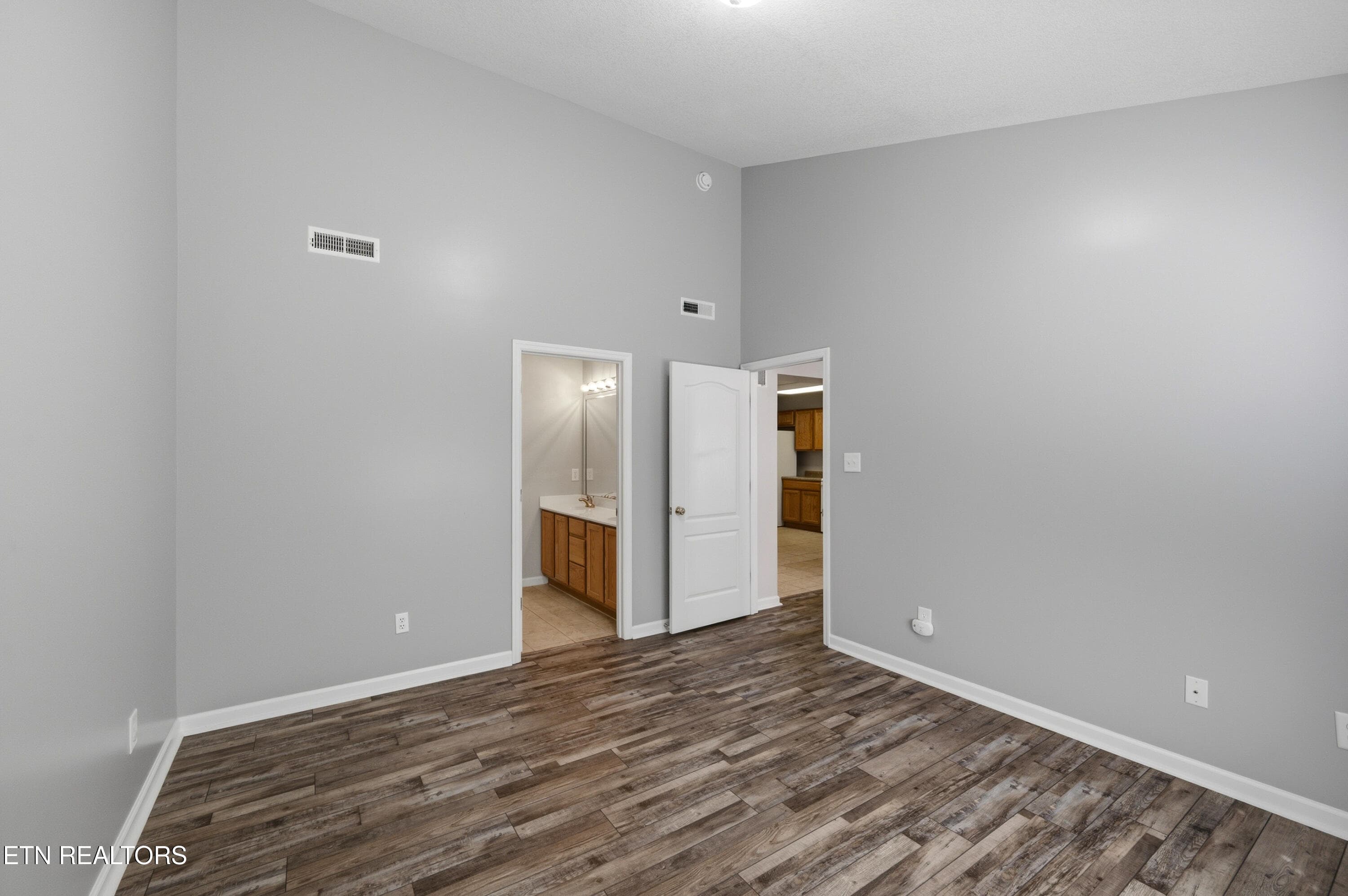 Primary en suite - 6946 La Christa Way, Knoxville, TN 37921, Knoxville