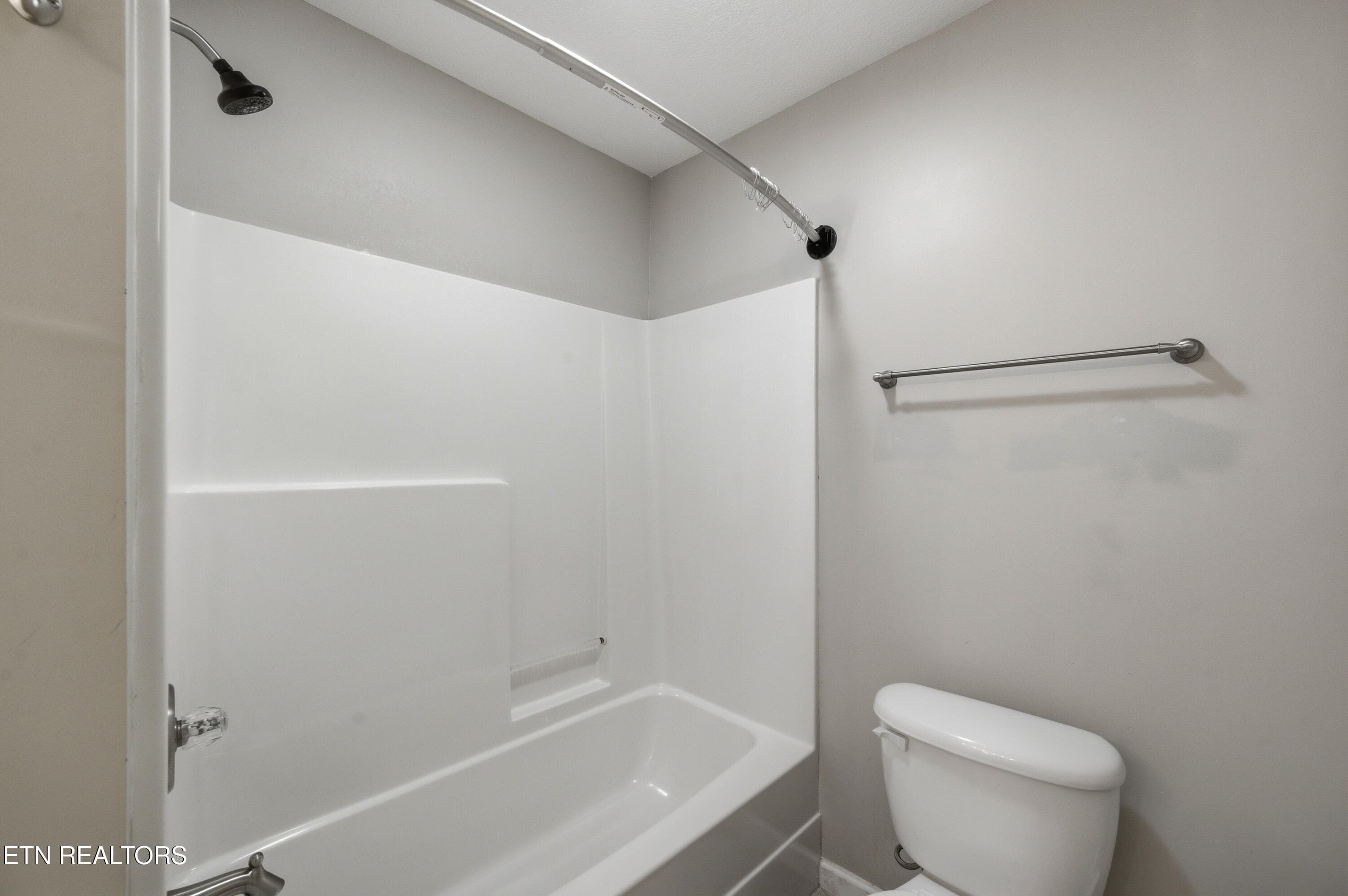 Primary en suite bathroom - 6946 La Christa Way, Knoxville, TN 37921, Knoxville