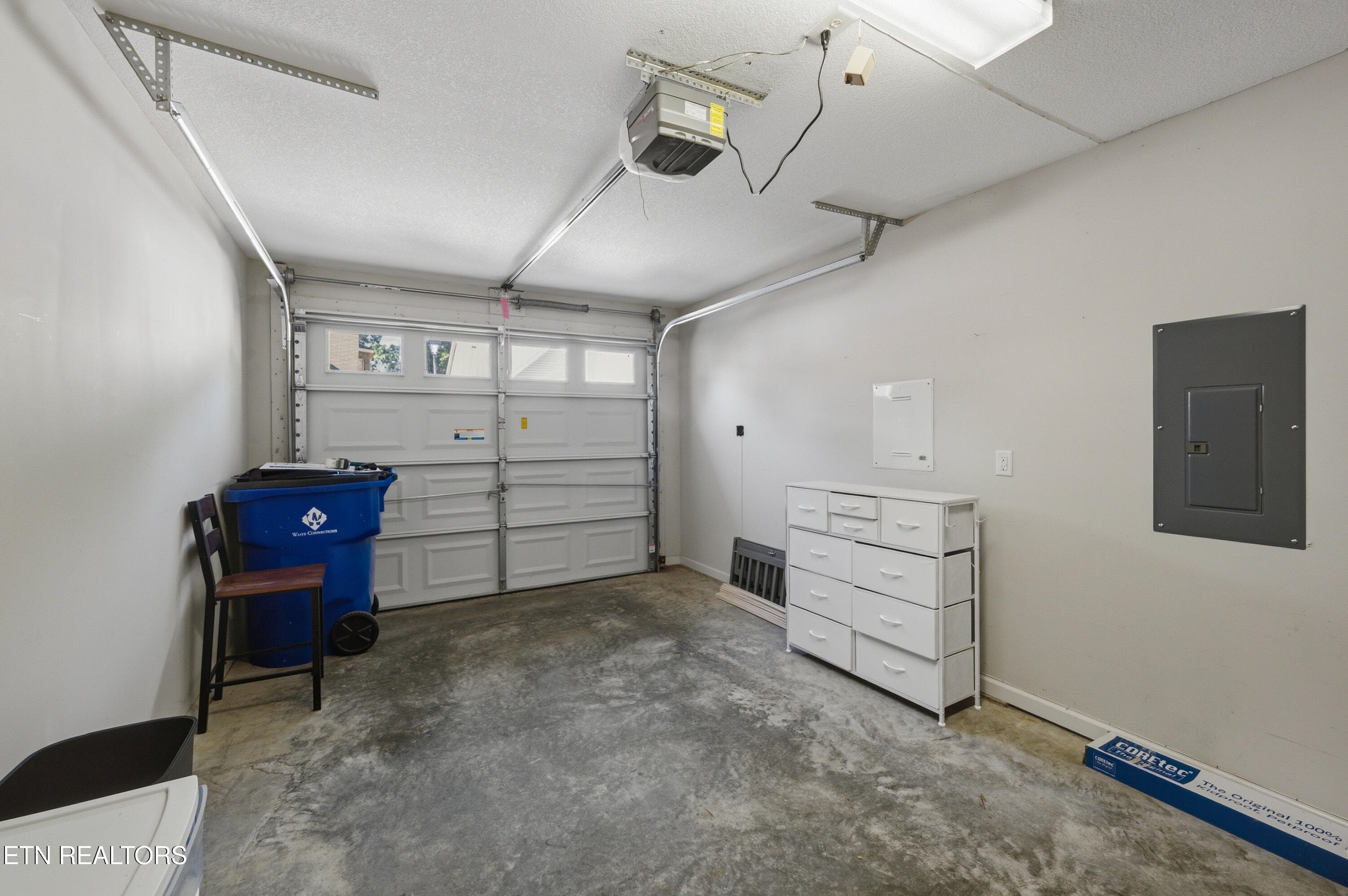 One car garage - 6946 La Christa Way, Knoxville, TN 37921, Knoxville
