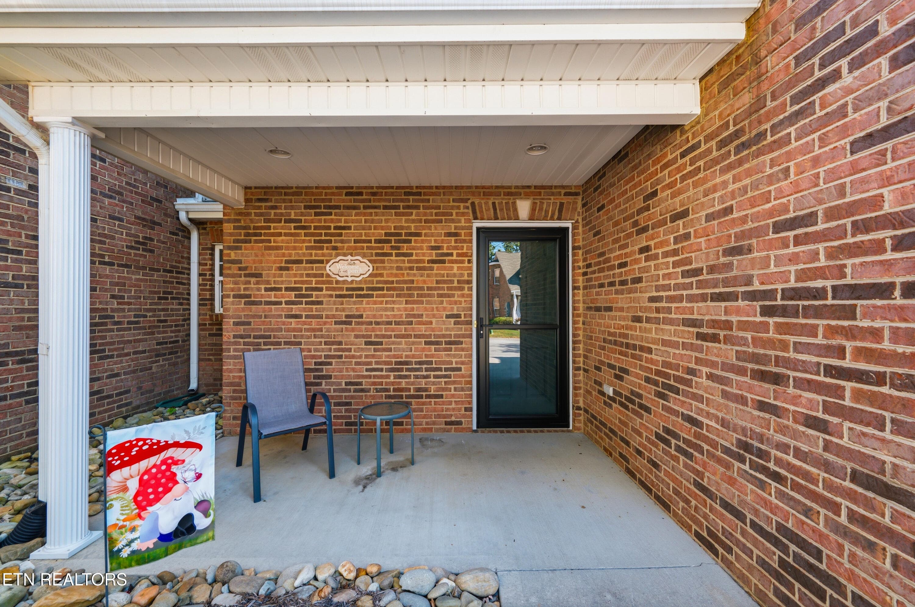 Covered front porch - 6946 La Christa Way, Knoxville, TN 37921, Knoxville