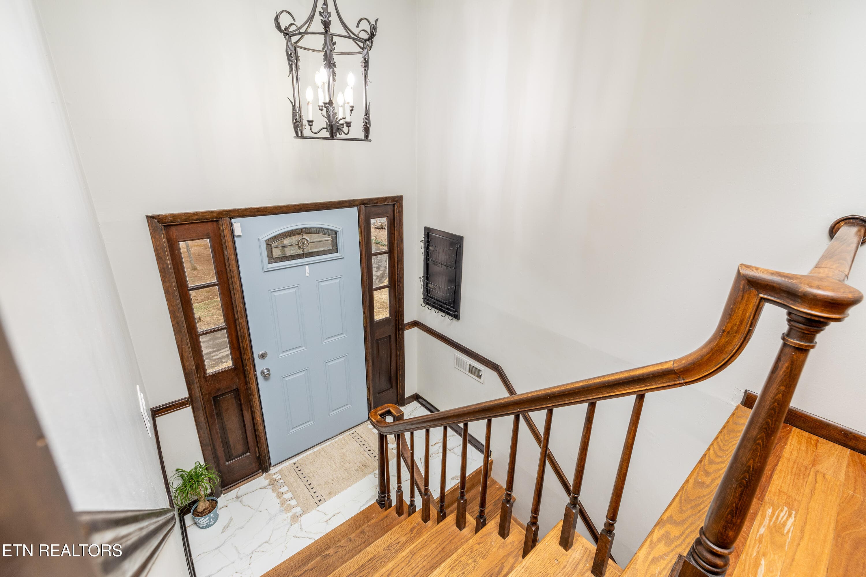 Front Entry - 147 County Road 576, Englewood, TN 37329