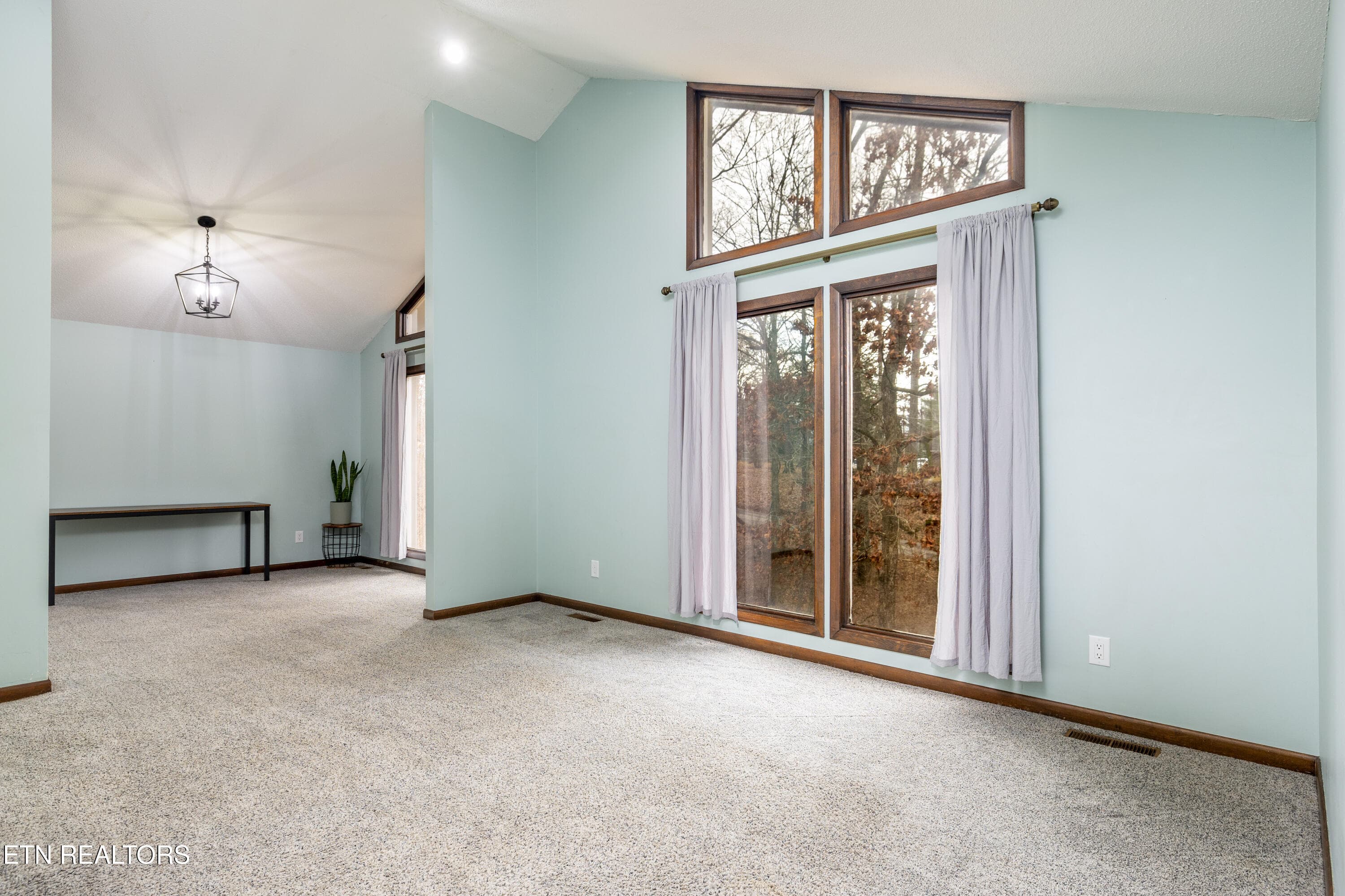 Living Room - 147 County Road 576, Englewood, TN 37329