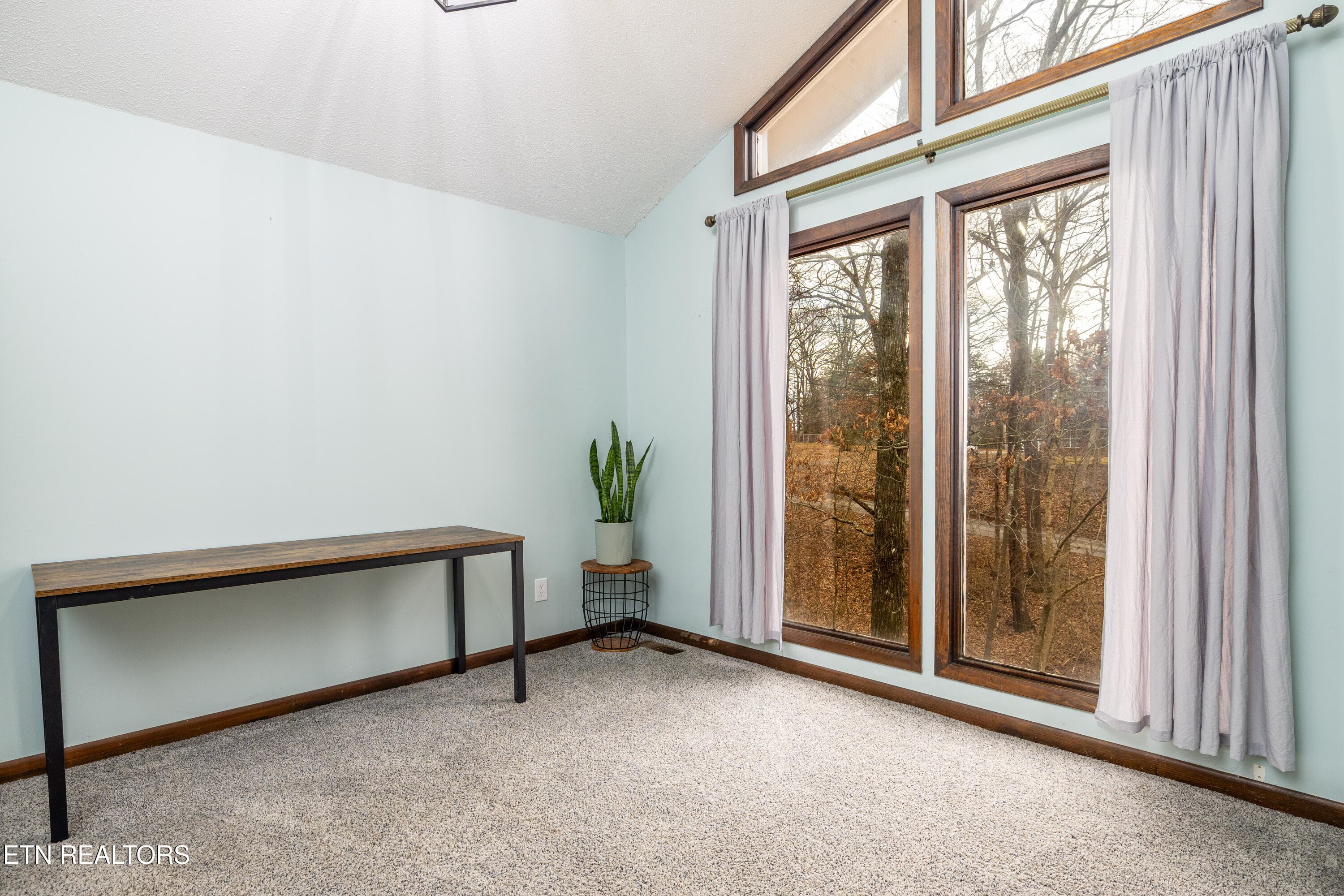 Extra Room - 147 County Road 576, Englewood, TN 37329