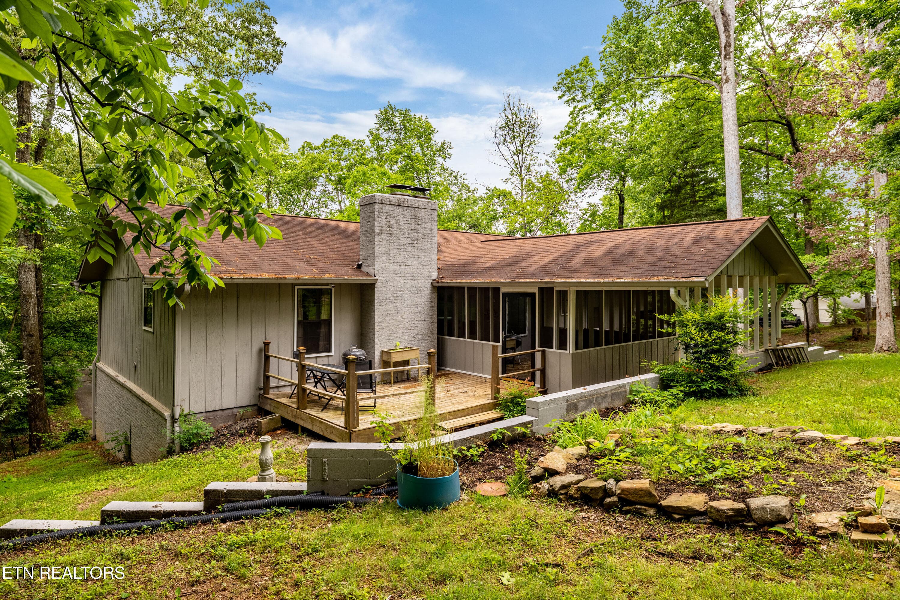 Back Deck - 147 County Road 576, Englewood, TN 37329