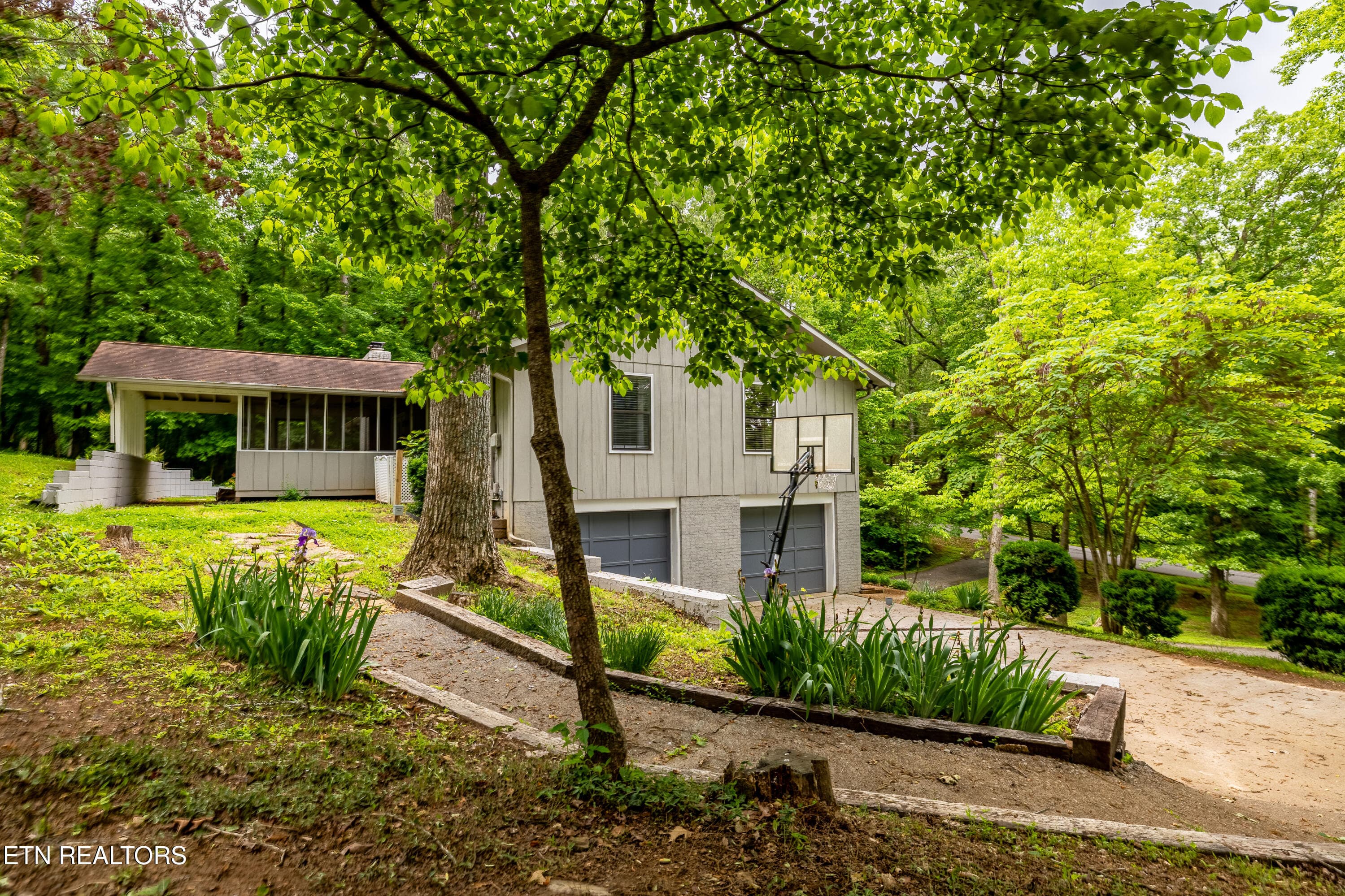 Walkway in the spring - 147 County Road 576, Englewood, TN 37329