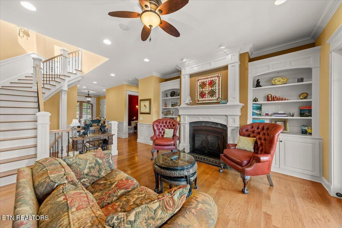 Family Room Near Entry - 436 Waterfront Way, Spring City, TN 37381