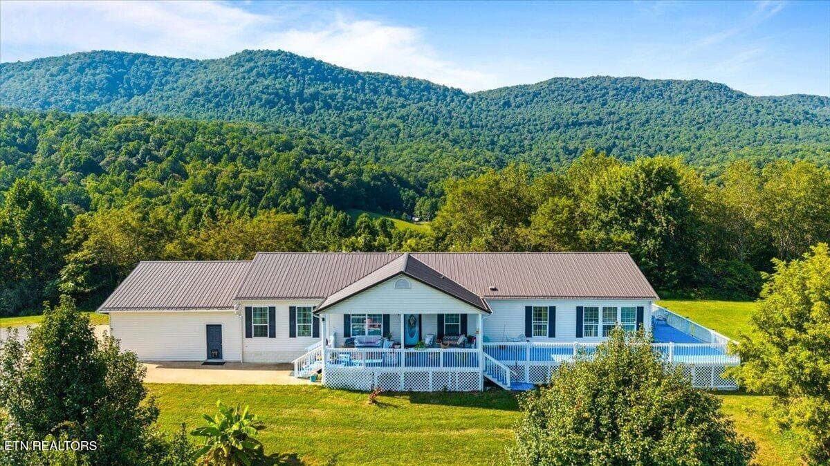 289 Carr Gap Rd, Speedwell, TN 37870