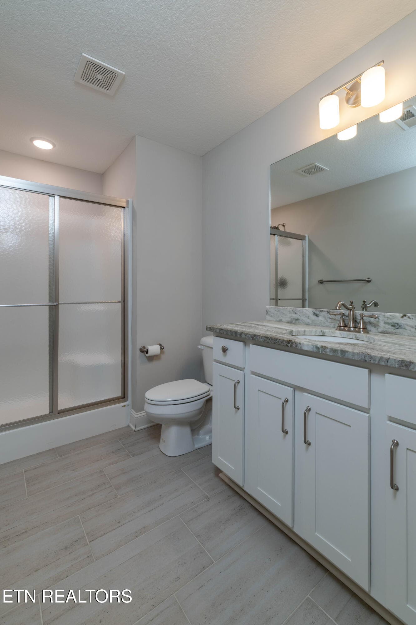 Guest Bath #2 - 1111 Snowy Peak Lane, Knoxville, TN 37922, Knoxville