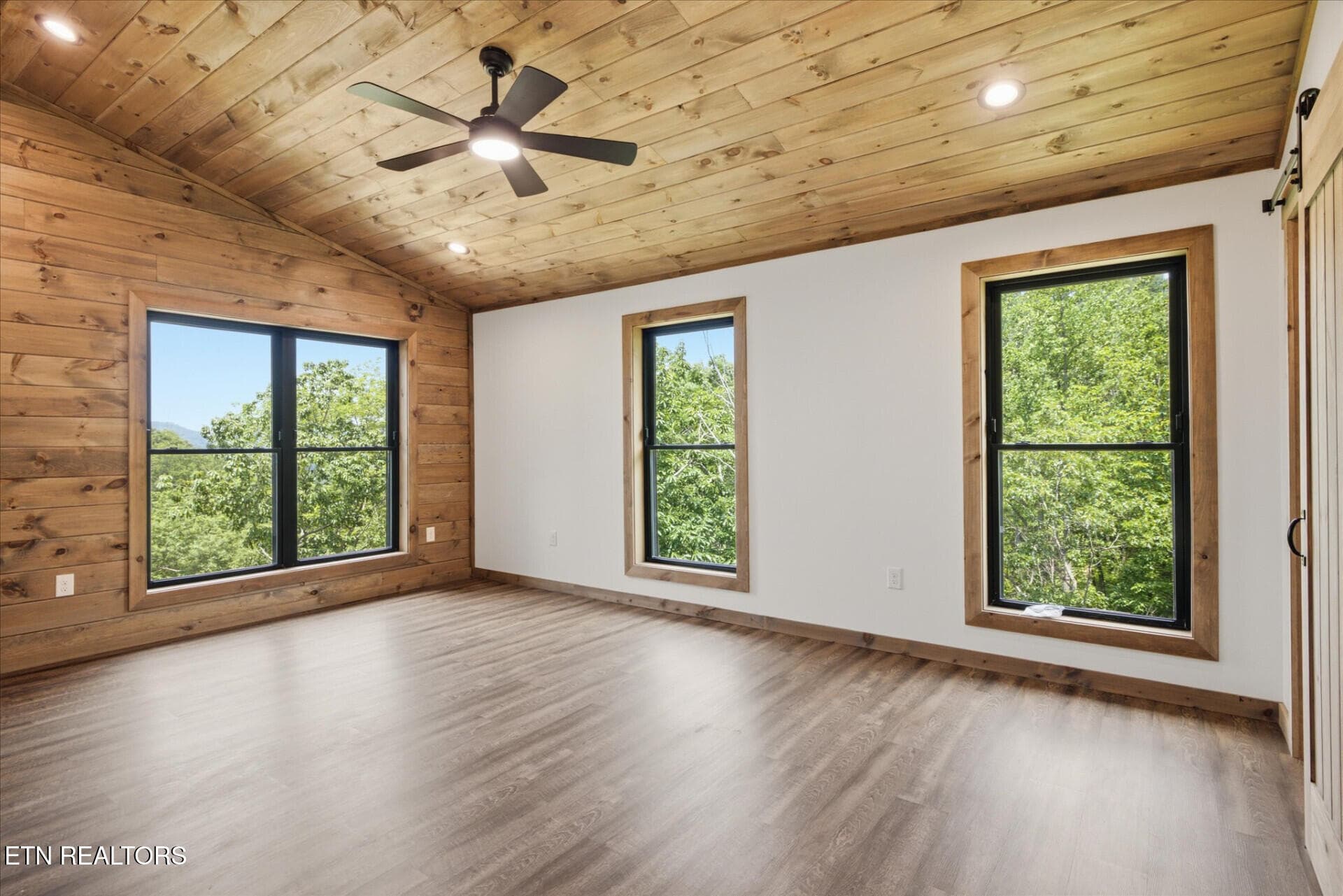 2046SpurlingRd_71037_31 - 2046 Spurling Rd, Sevierville, TN 37862