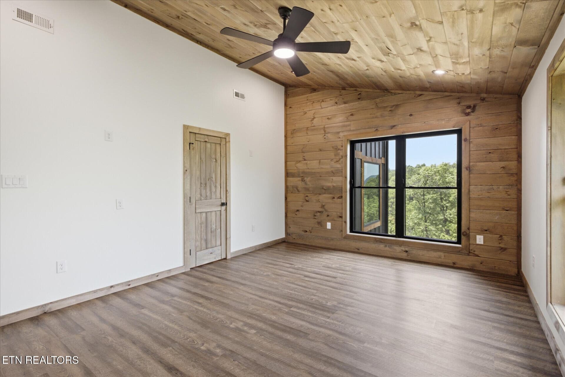 2046SpurlingRd_71037_32 - 2046 Spurling Rd, Sevierville, TN 37862