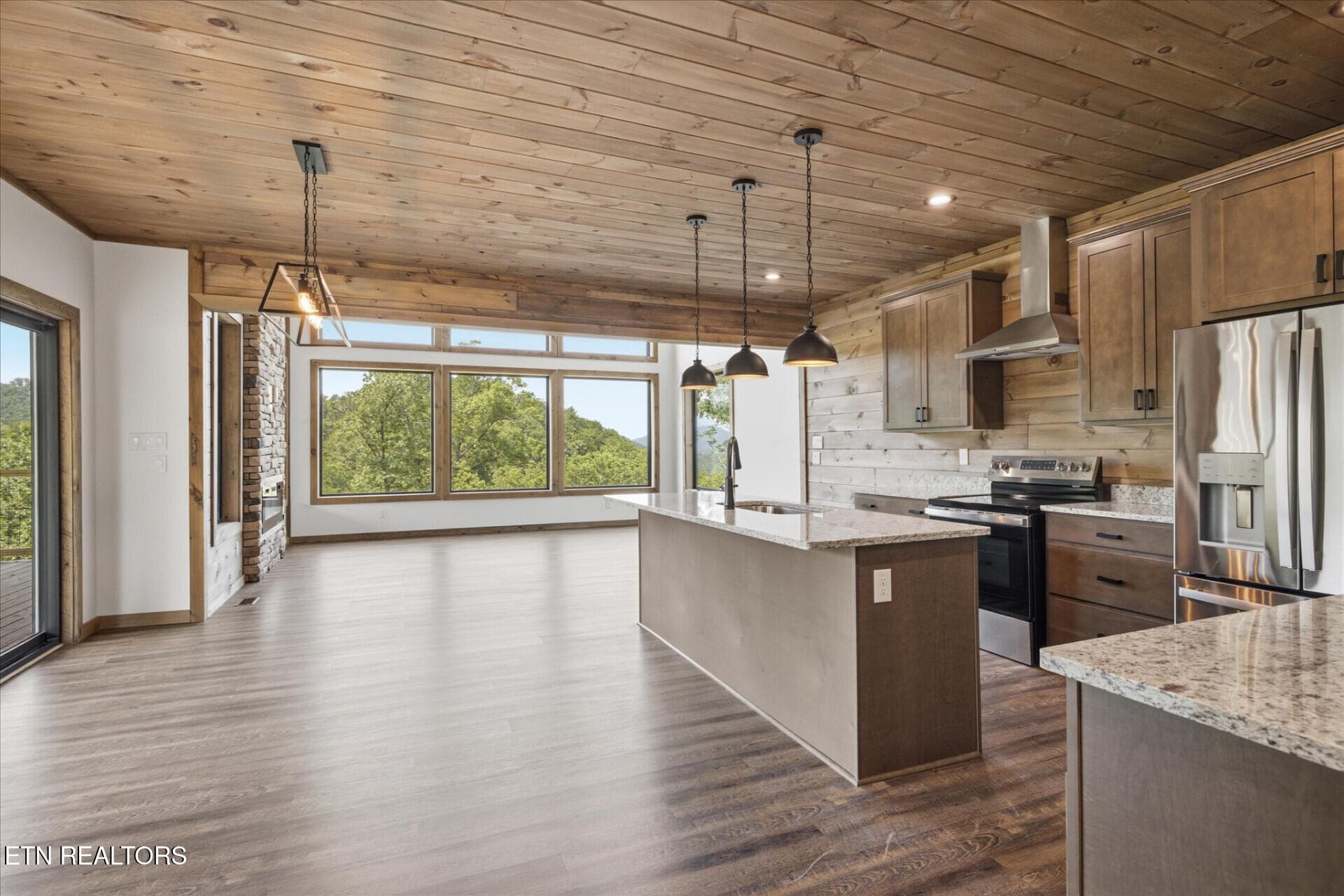 2046SpurlingRd_71037_5 - 2046 Spurling Rd, Sevierville, TN 37862