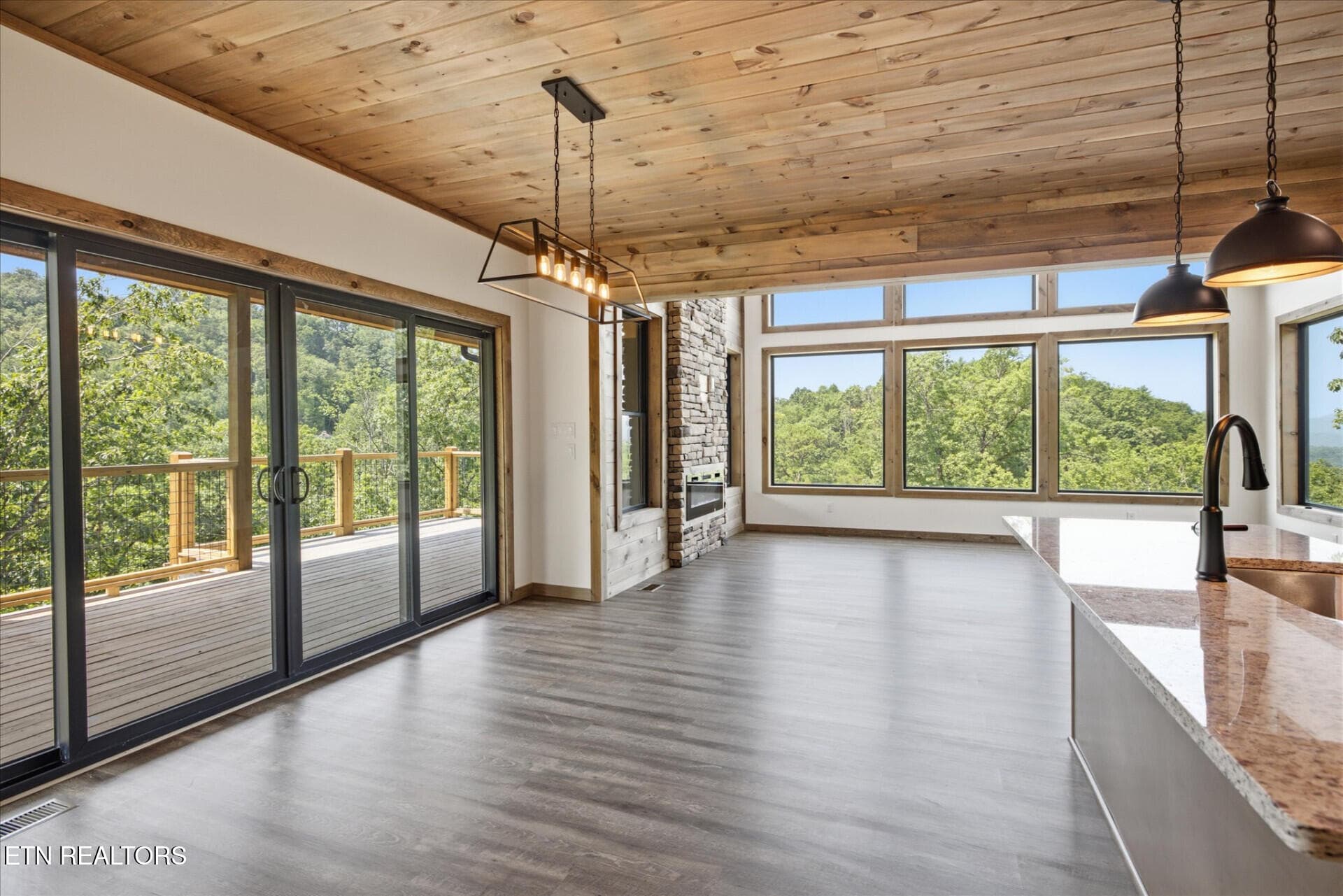 2046SpurlingRd_71037_6 - 2046 Spurling Rd, Sevierville, TN 37862