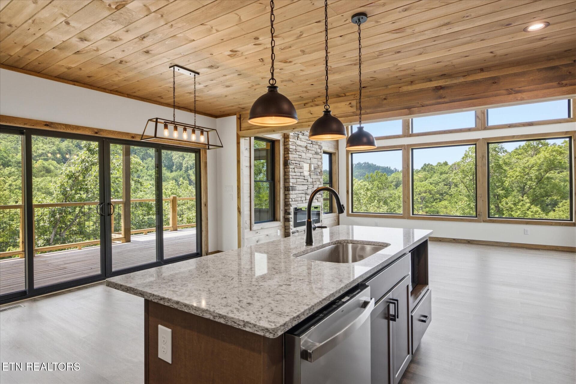 2046SpurlingRd_71037_7 - 2046 Spurling Rd, Sevierville, TN 37862