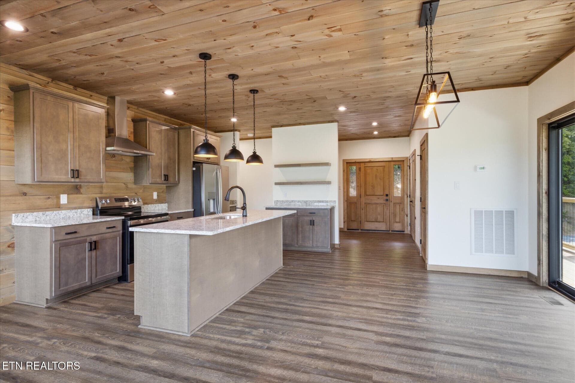 2046SpurlingRd_71037_10 - 2046 Spurling Rd, Sevierville, TN 37862