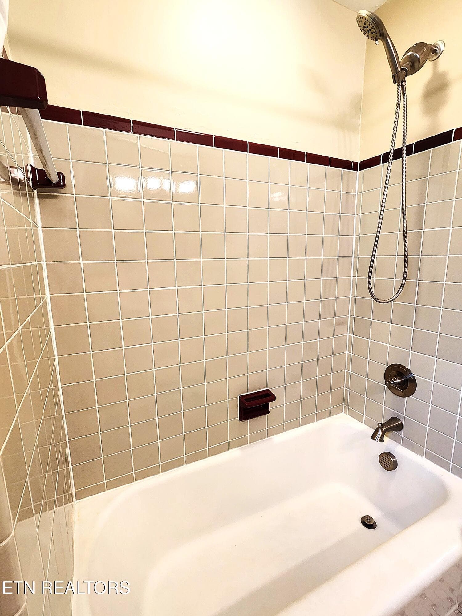 1000047477 (002) - 1701 Highland Drive, Knoxville, TN 37918, Knoxville