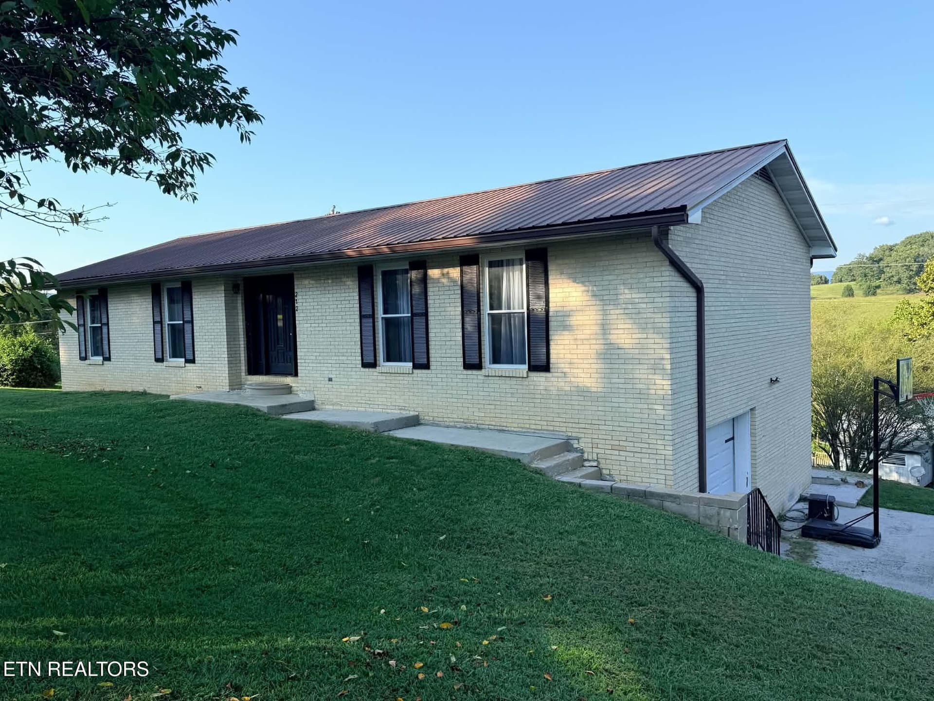 212 Norfolk Circle, Harrogate, TN 37752
