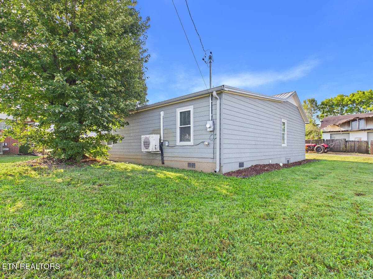 Back of House - 23 E Martin St, Englewood, TN 37329