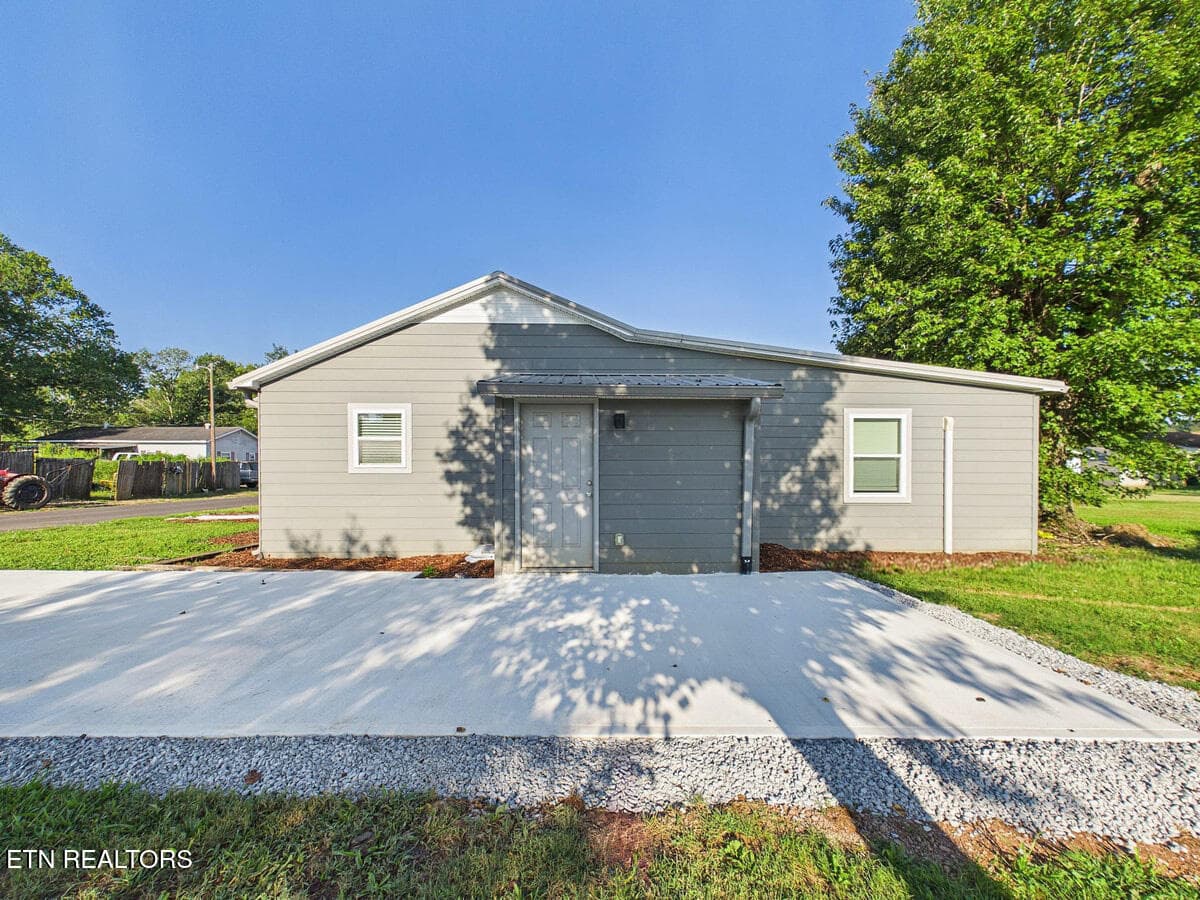 Side Mud Room - 23 E Martin St, Englewood, TN 37329